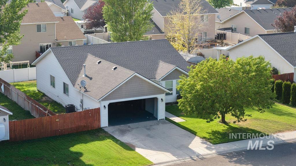 1509 N Elm Property Photo 4