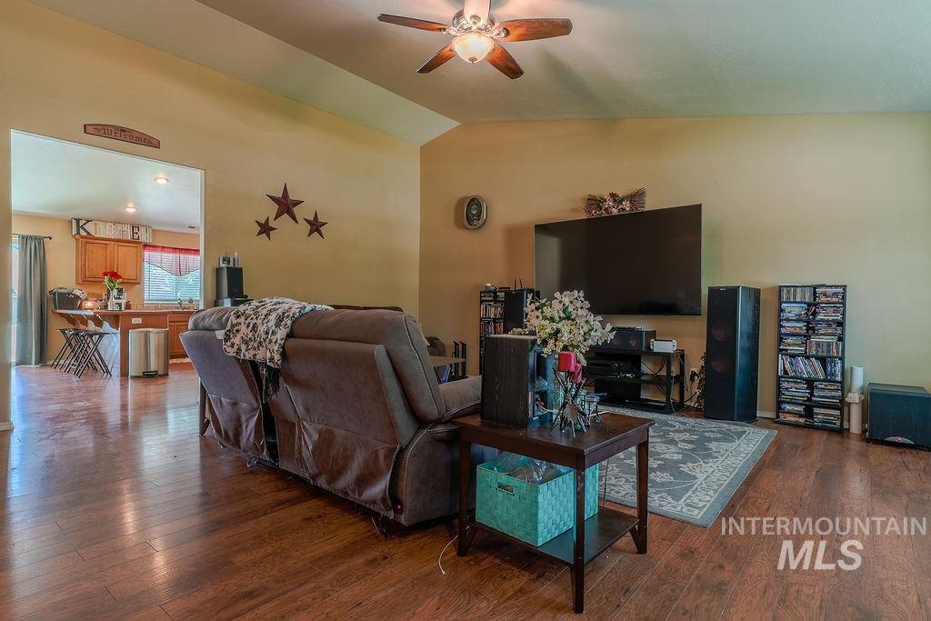 1509 N Elm Property Photo 7