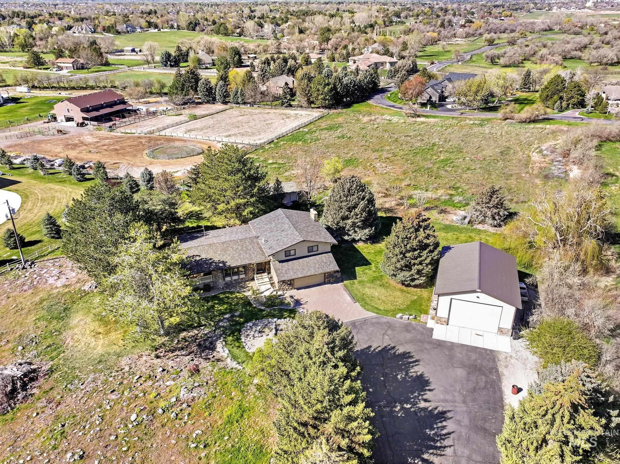 4055 N Canyon Ridge Dr Property Photo 1