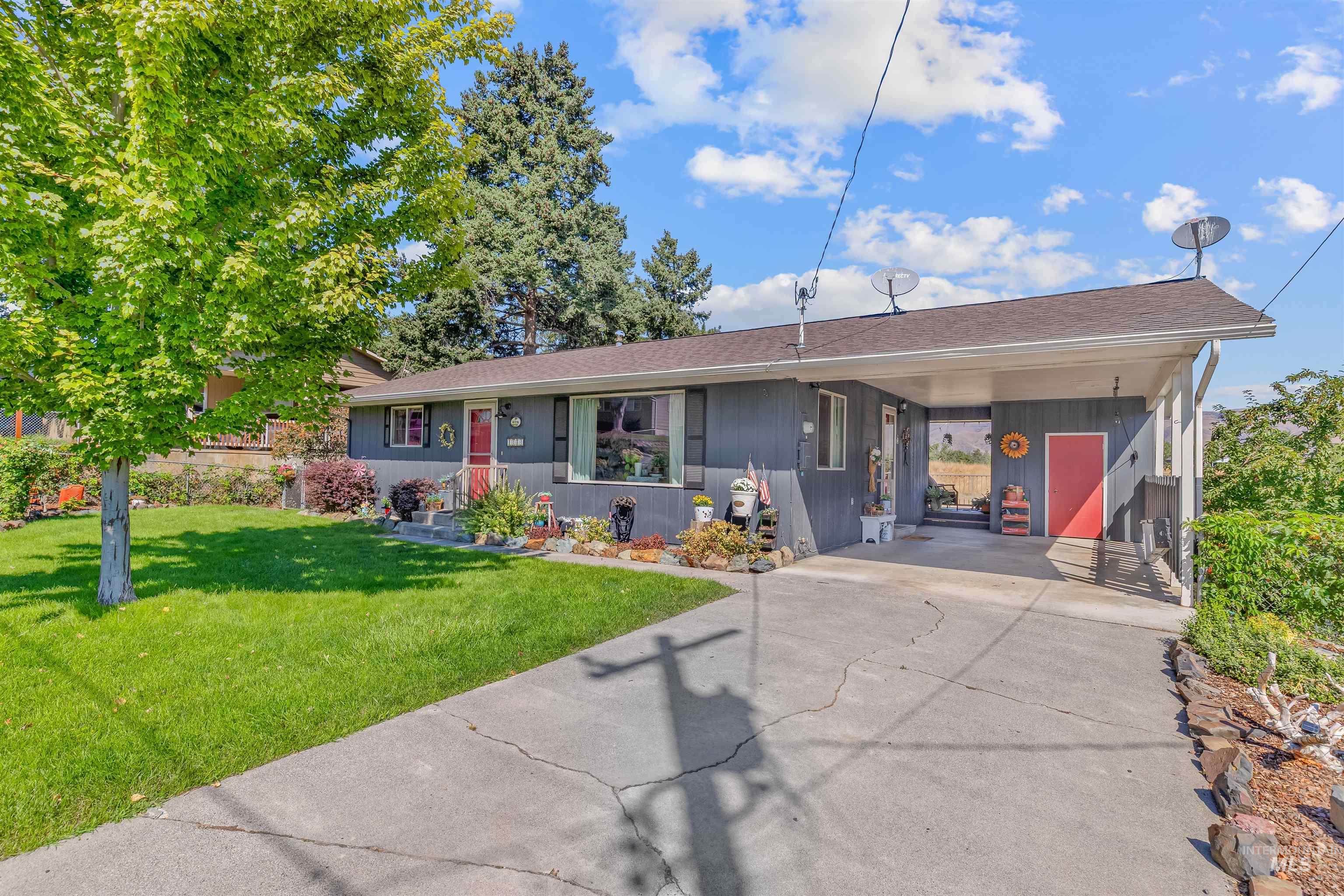 1212 21st Avenue Property Photo 2