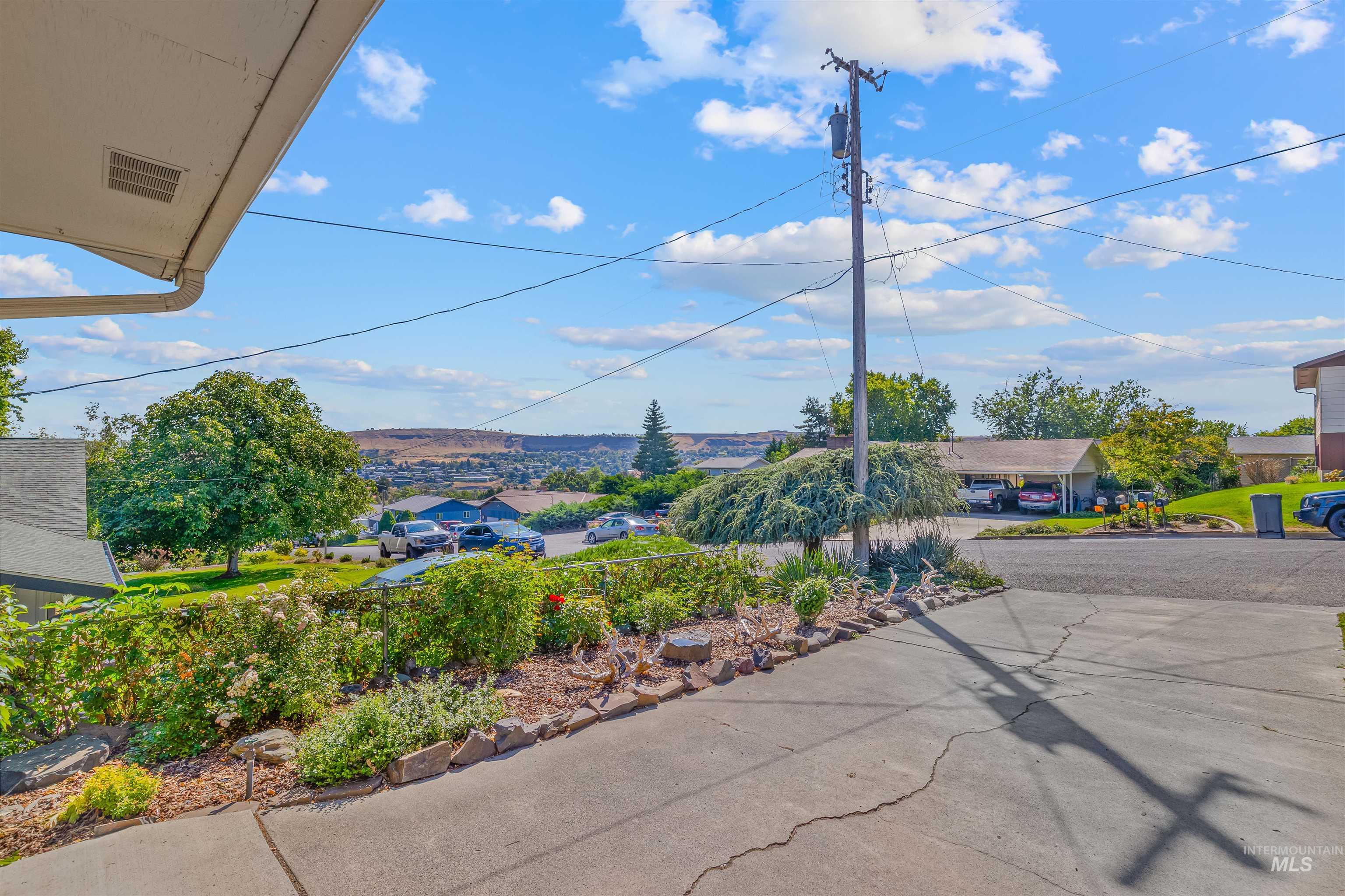 1212 21st Avenue Property Photo 4
