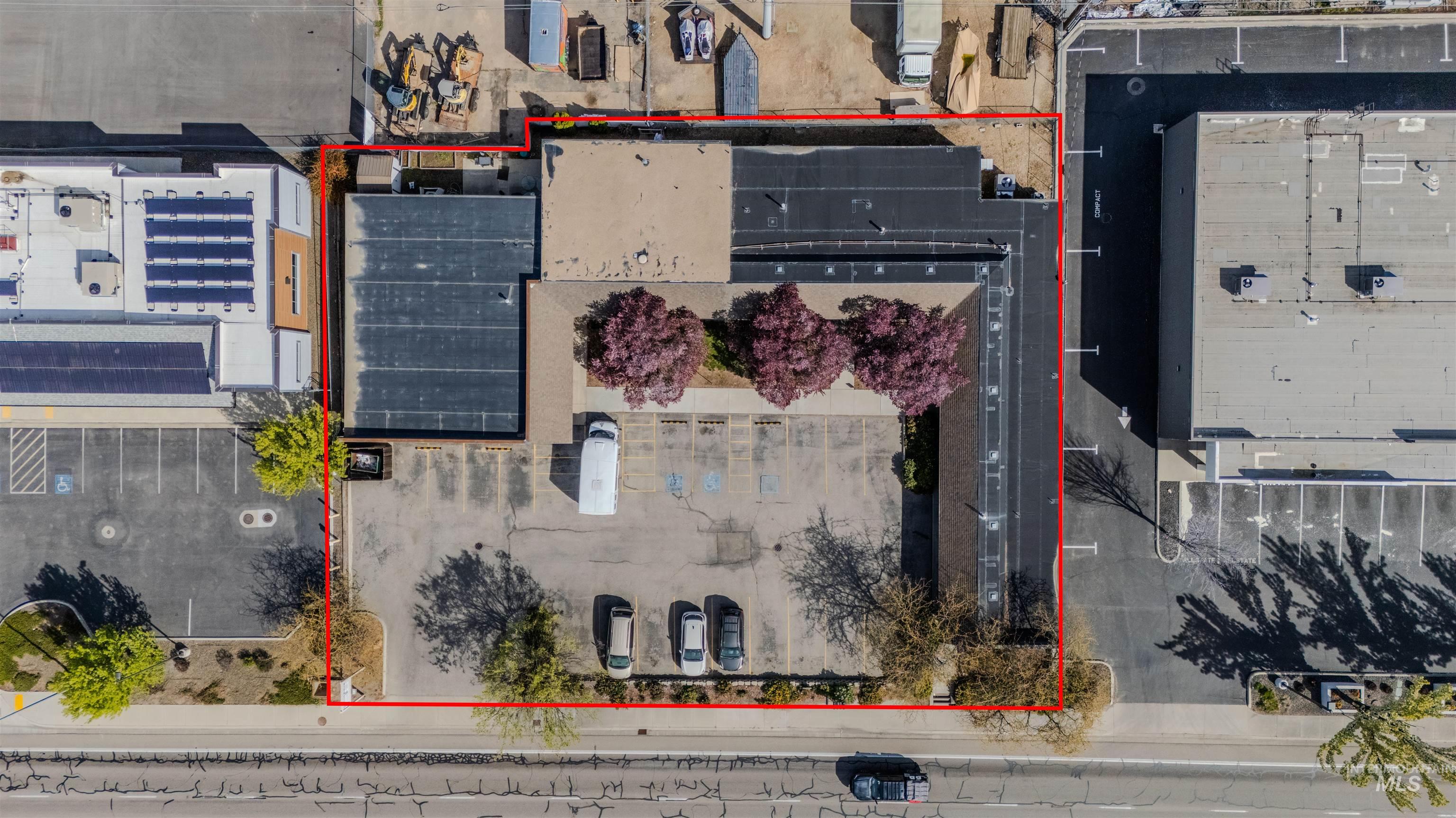 40 W Franklin Rd Property Photo 6