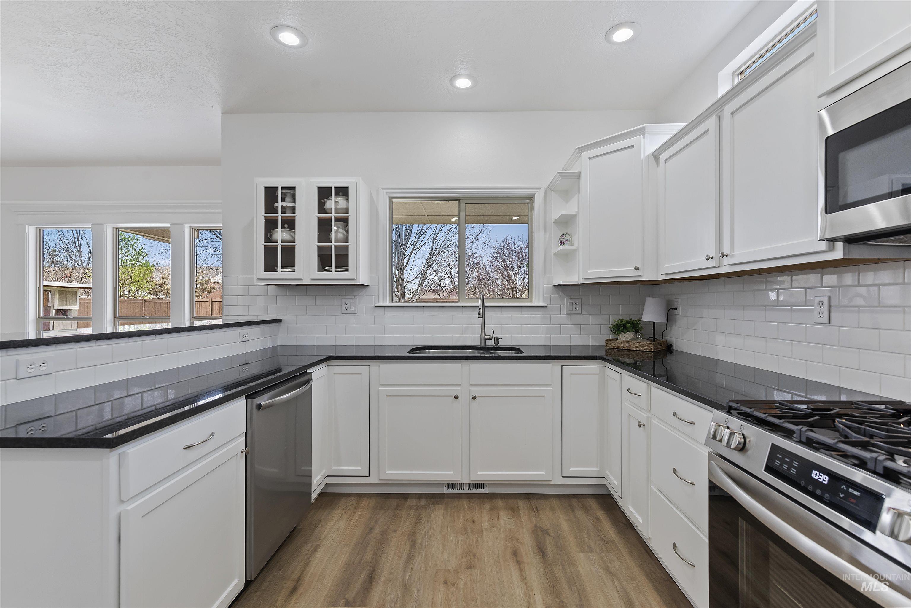 5791 N Arliss Ave Property Photo 6