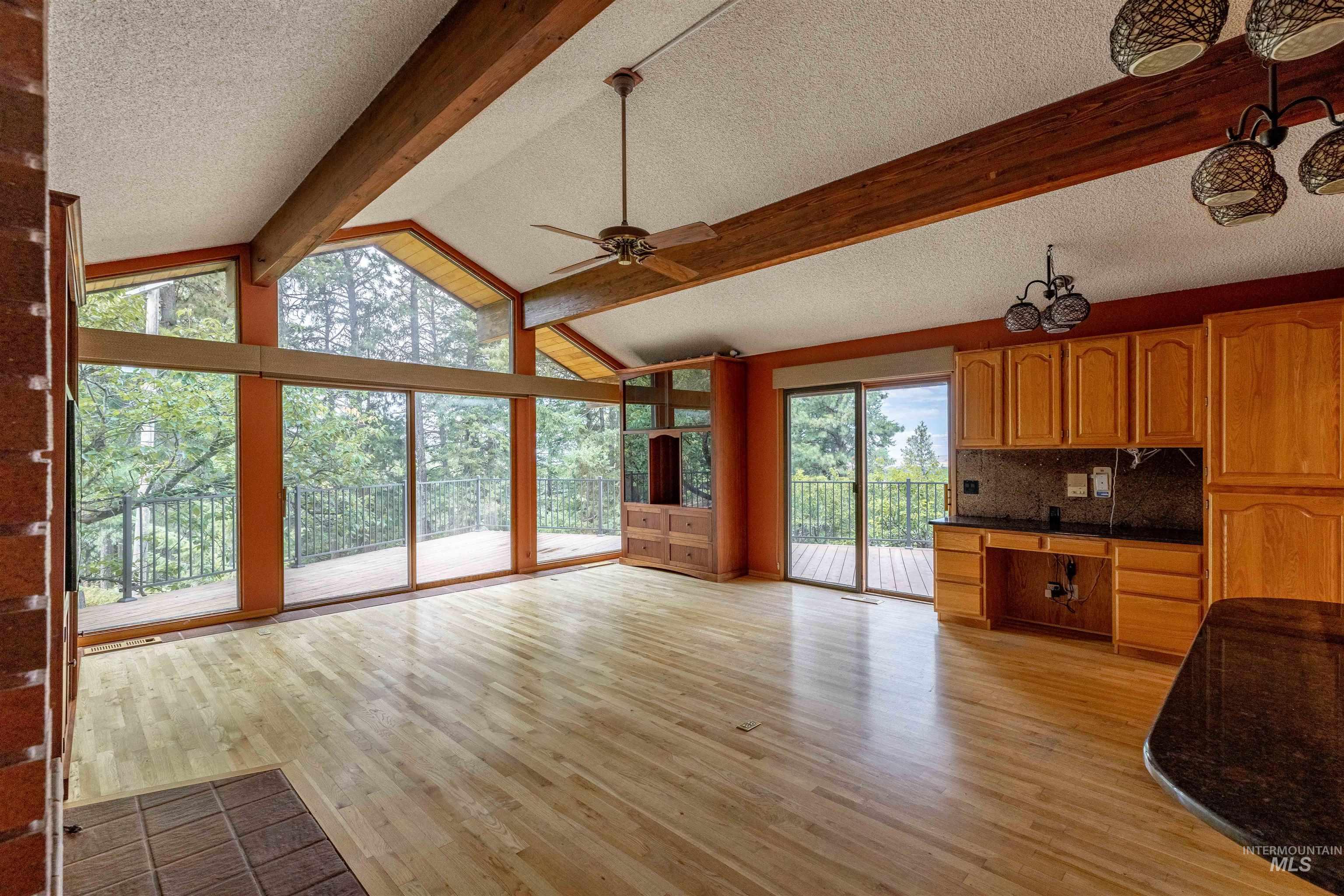 1050 Paradise Ridge Rd Property Photo 6