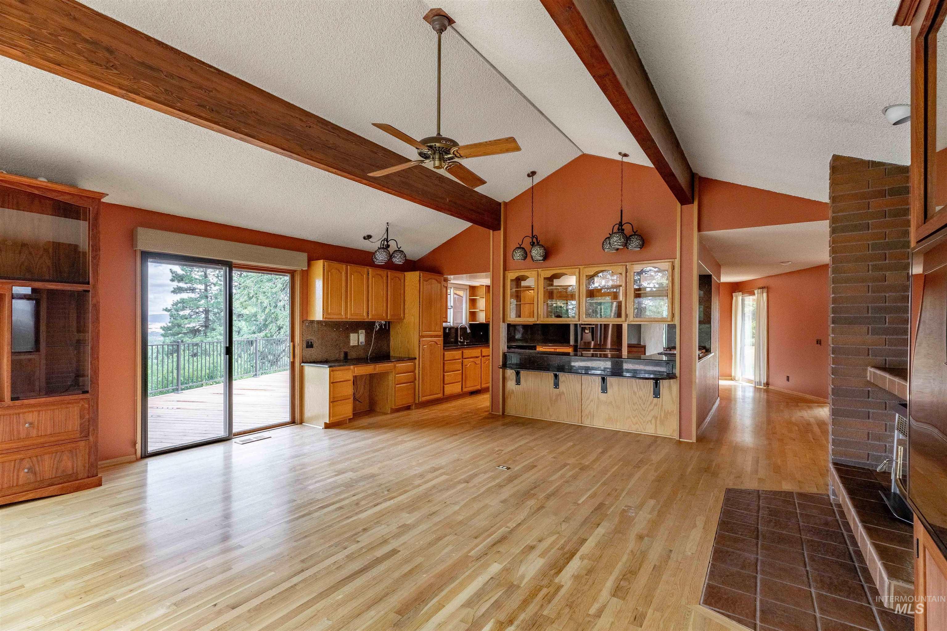 1050 Paradise Ridge Rd Property Photo 9