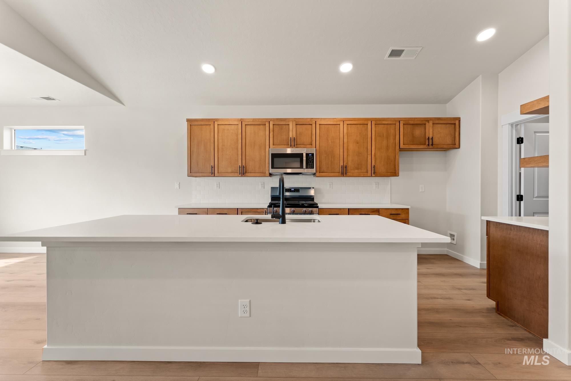 405 Acadia St. Property Photo 3