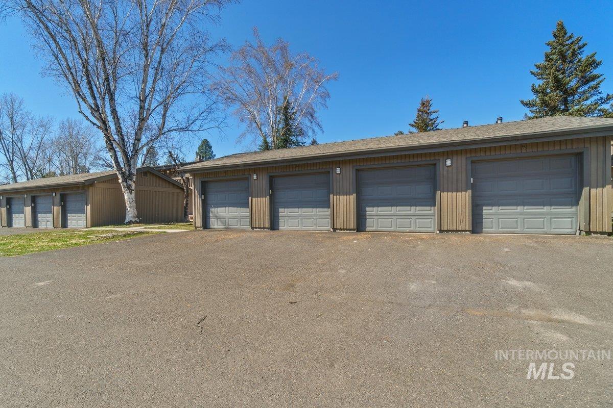1640 Davis Avenue Property Photo 28