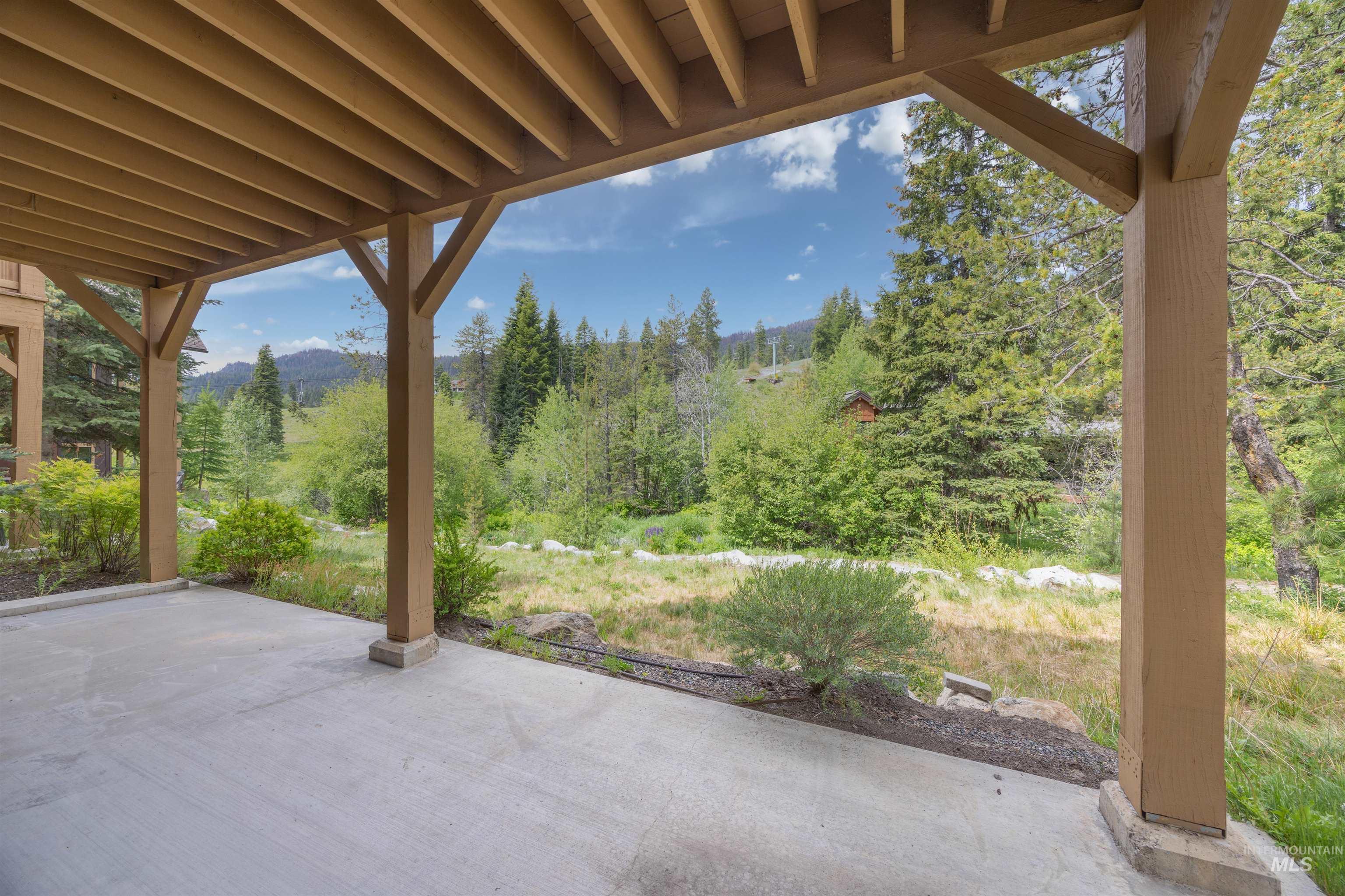69 Golden Bar Ct. Property Photo 37