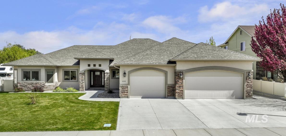 600 Sun Terrace Dr Property Photo 1