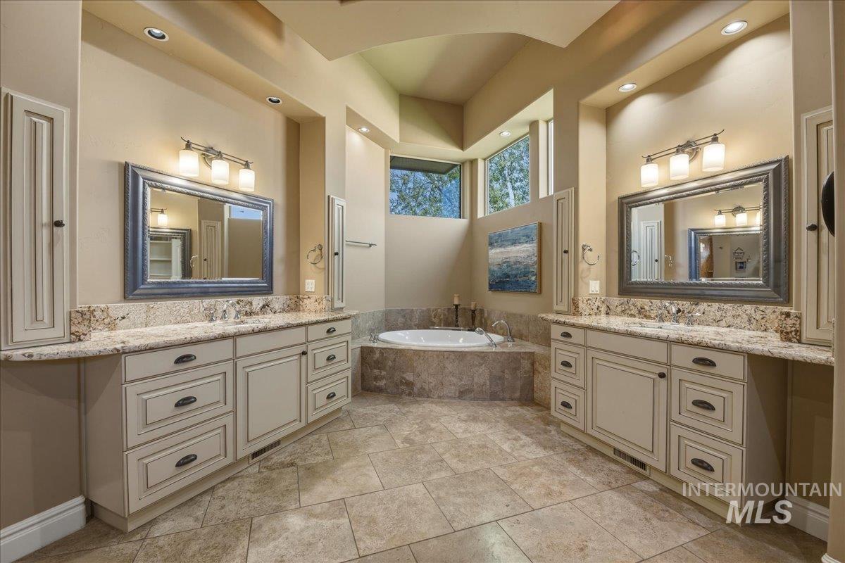 1387 N Colline Bello Way Property Photo 18