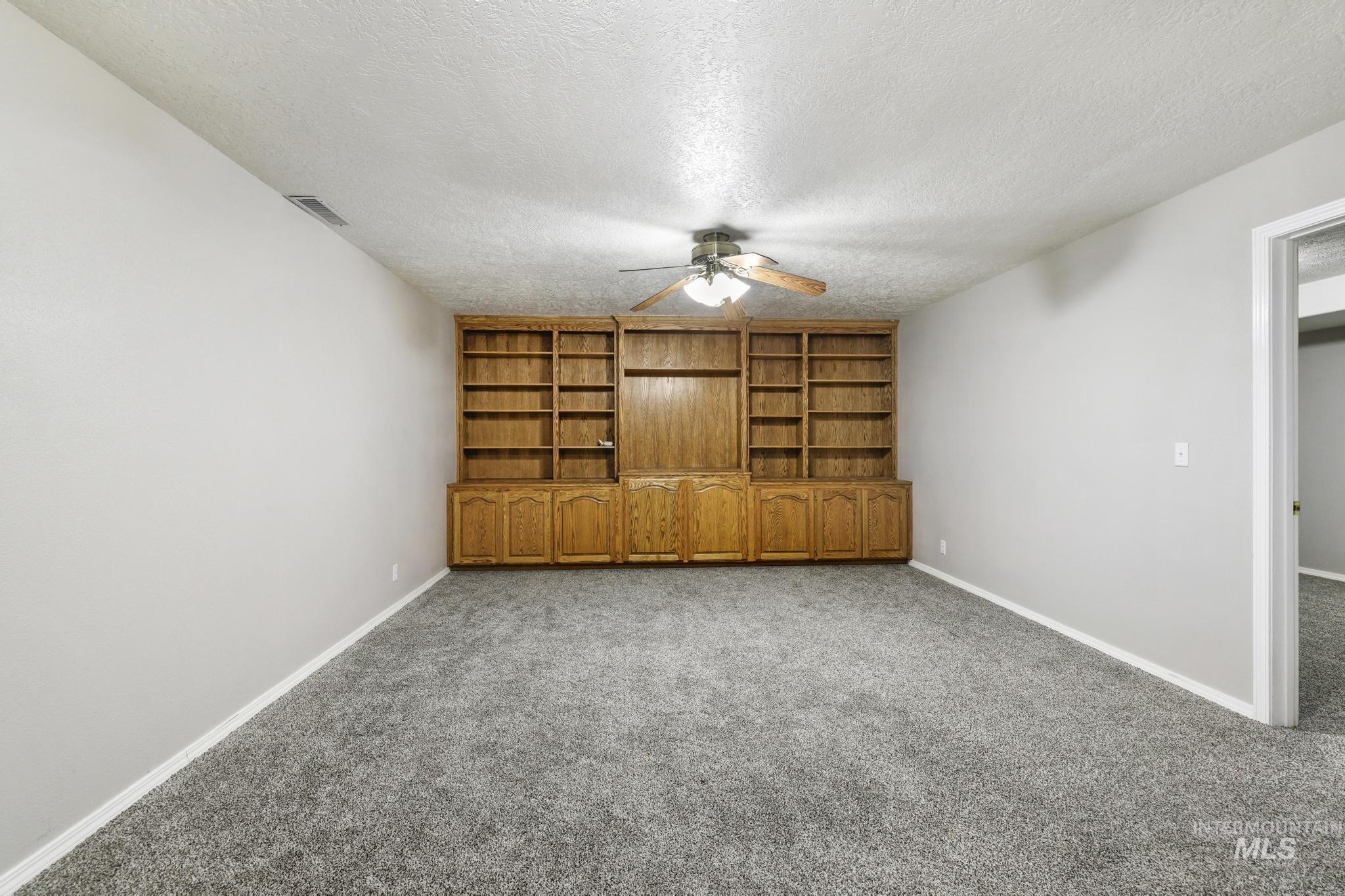 445 S College St Property Photo 10