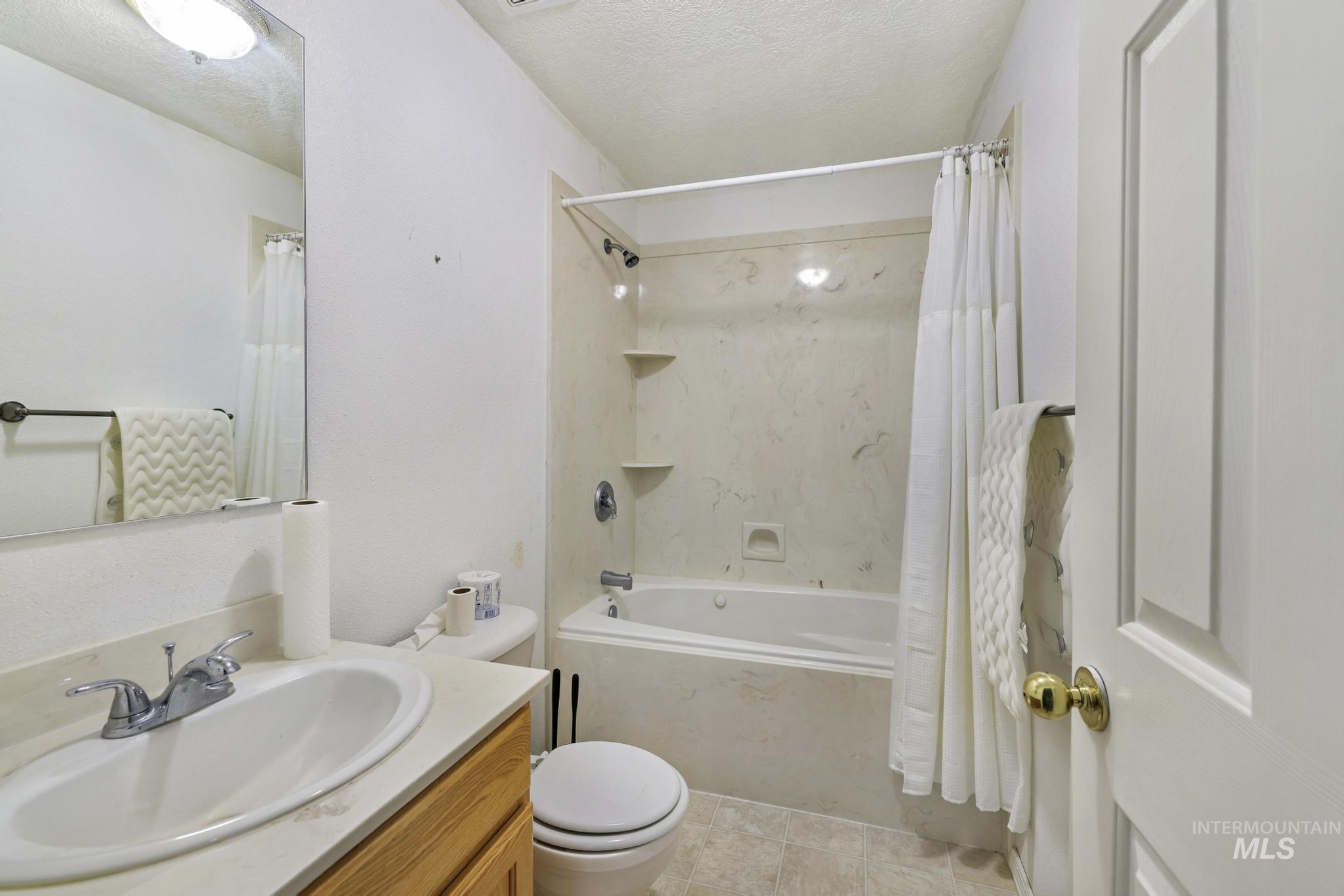 445 S College St Property Photo 14