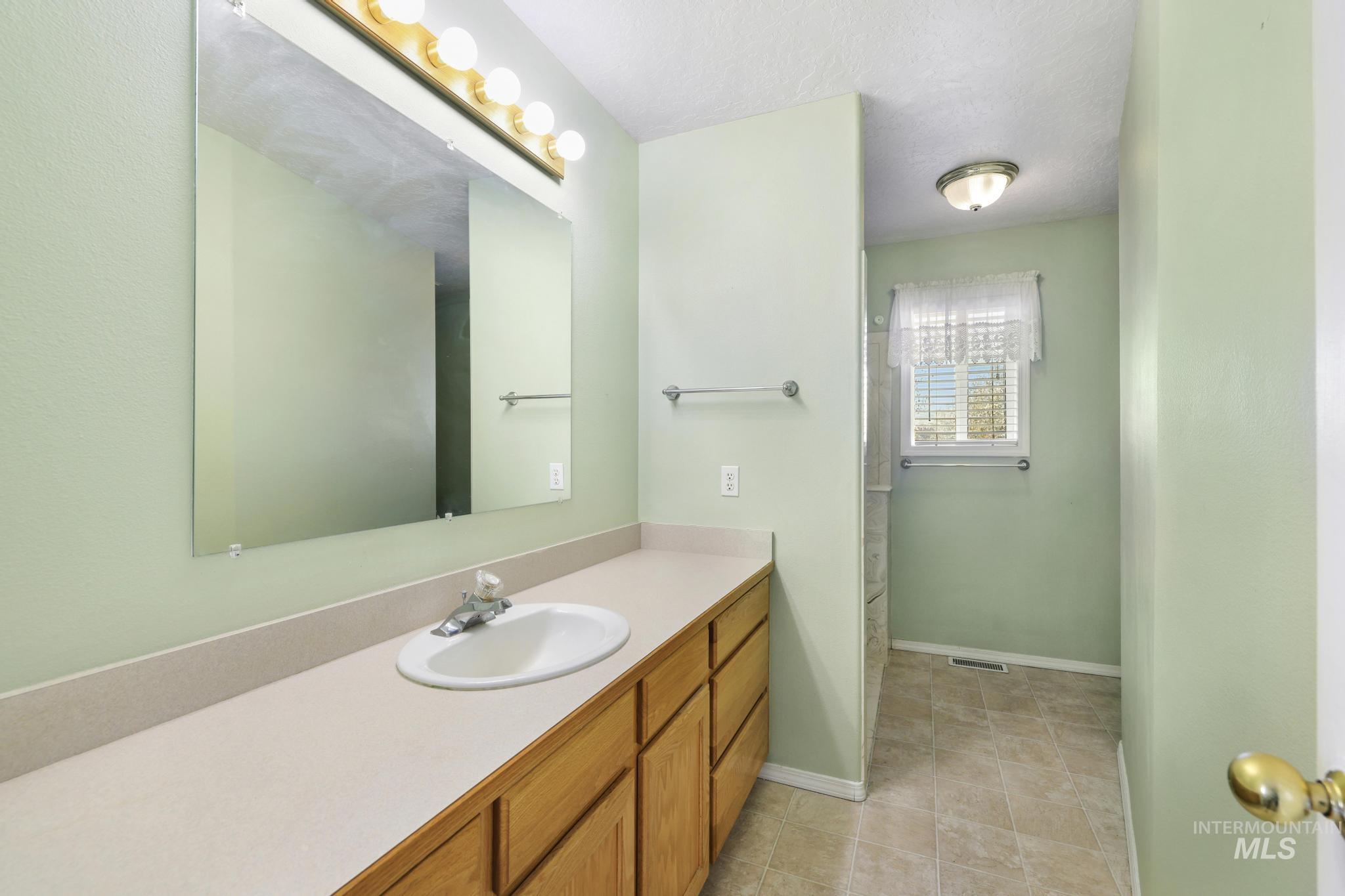 445 S College St Property Photo 16