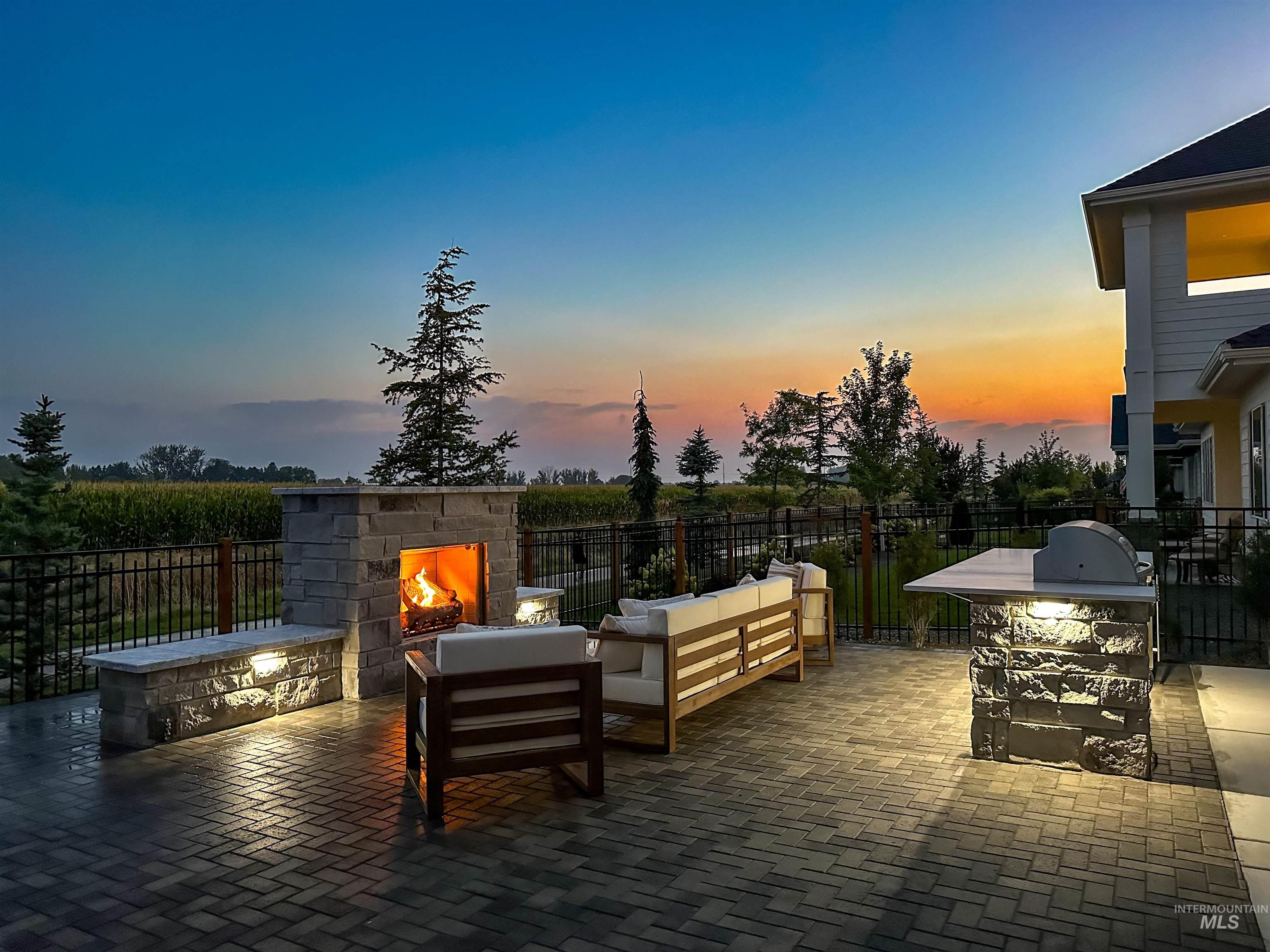 7703 W Corinthia St Property Photo 3