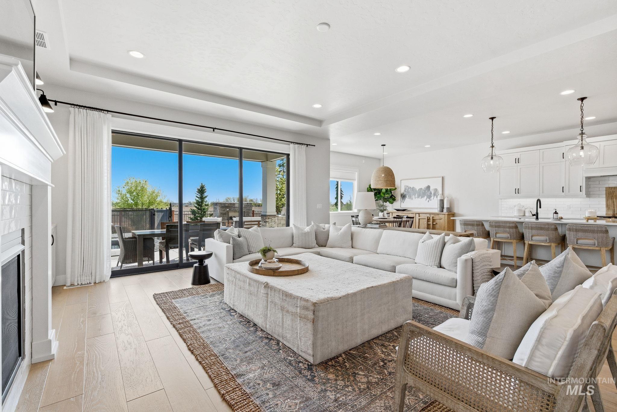 7703 W Corinthia St Property Photo 8