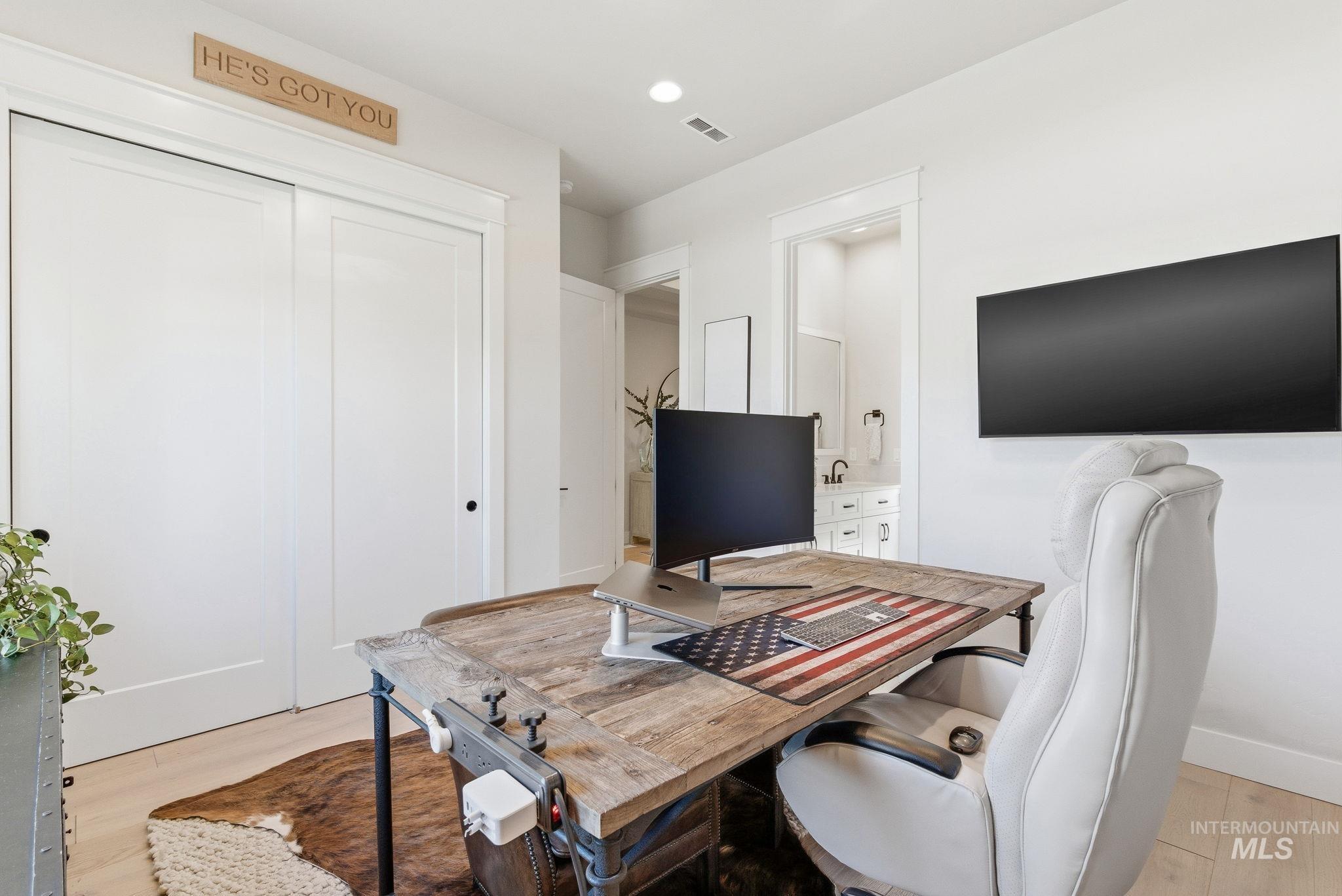 7703 W Corinthia St Property Photo 18