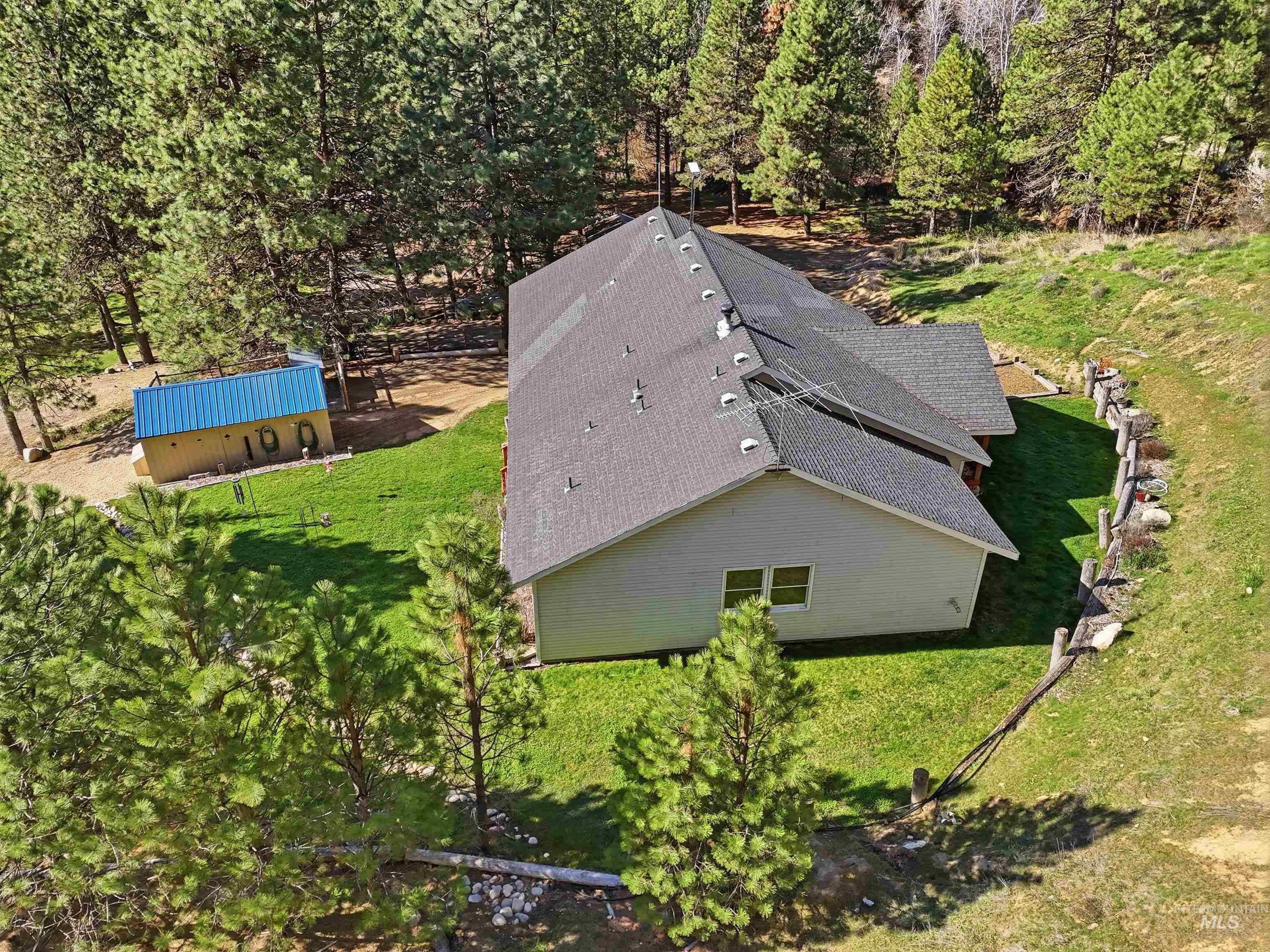 95 Johnson Creek Rd Property Photo 4