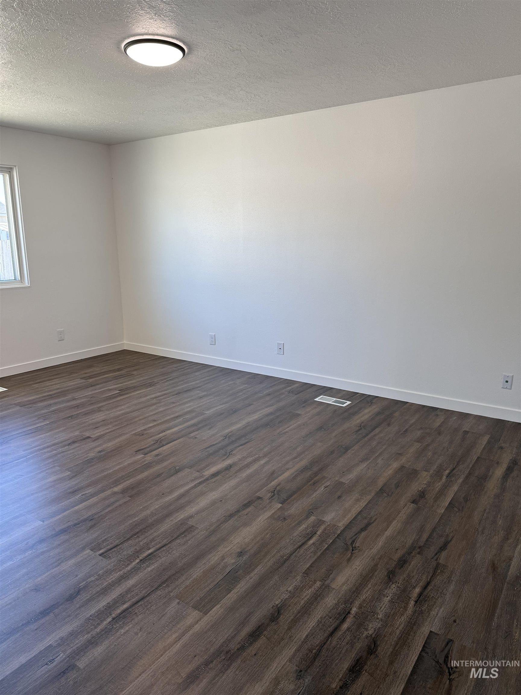 709 Locust Property Photo 4