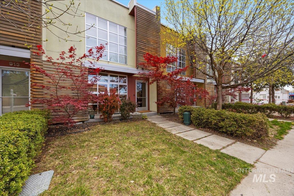 925 Iowa Property Photo 2