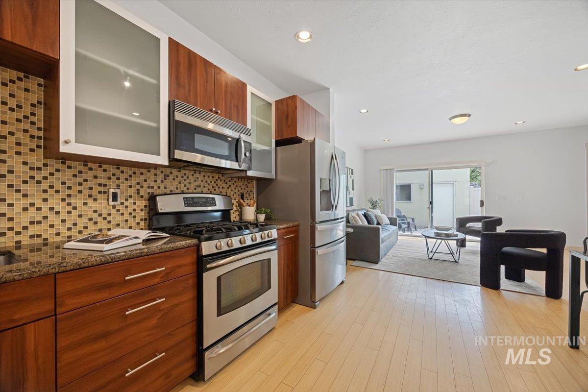 925 Iowa Property Photo 7