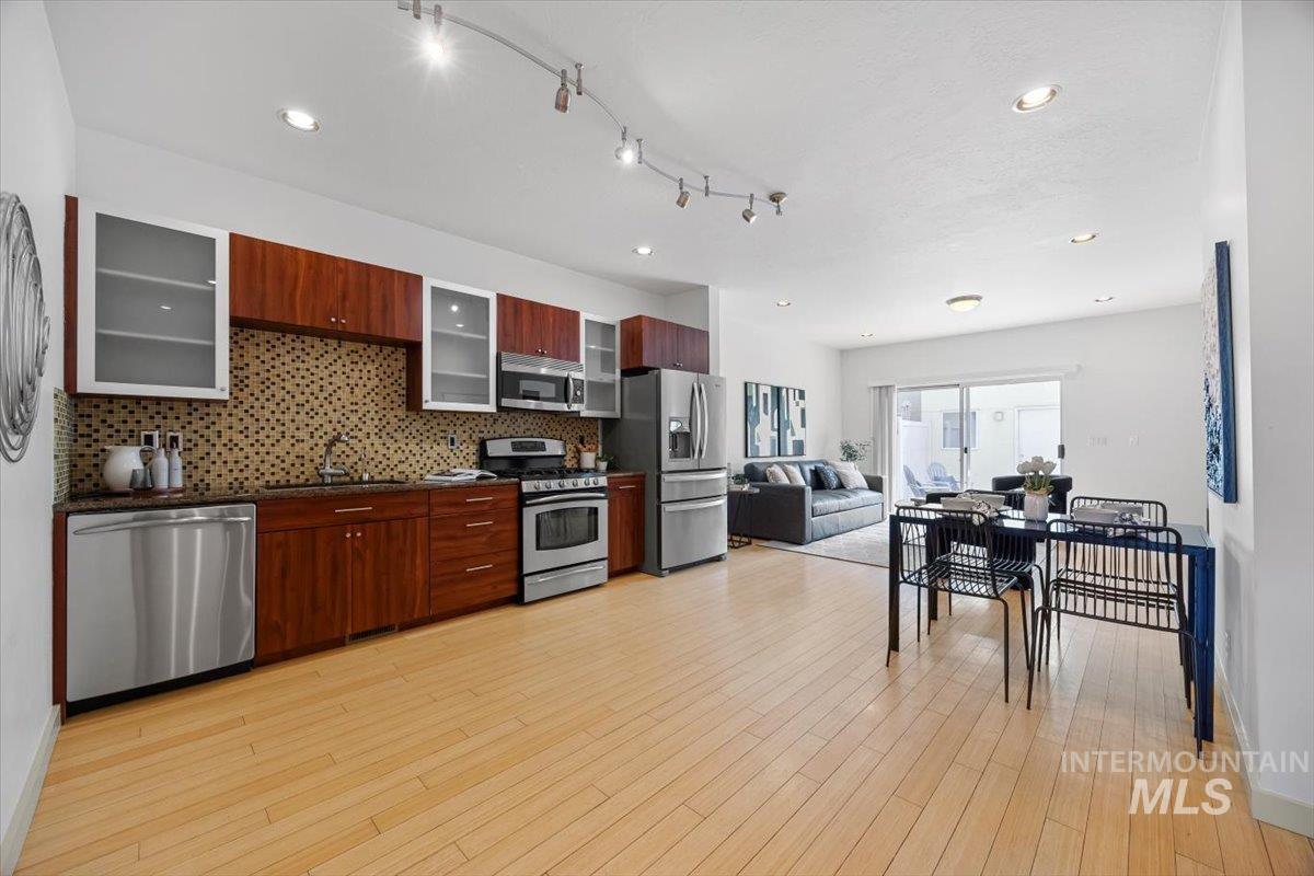 925 Iowa Property Photo 8