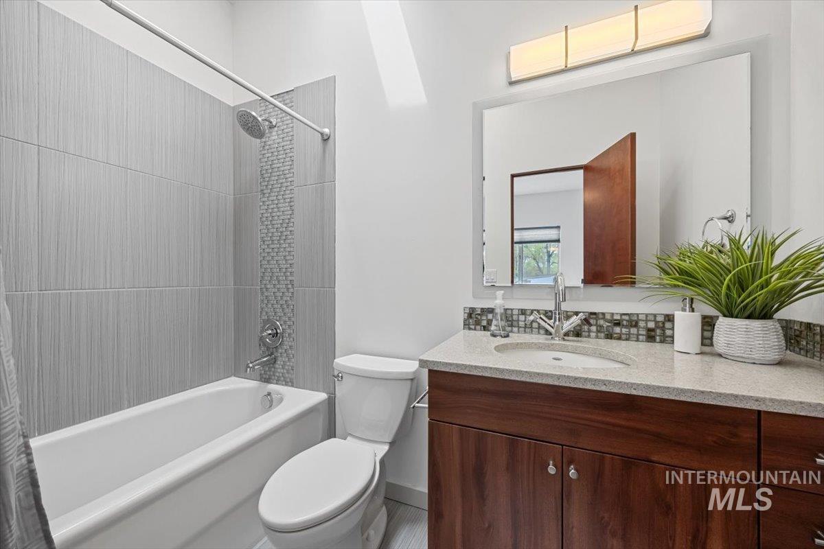 925 Iowa Property Photo 19