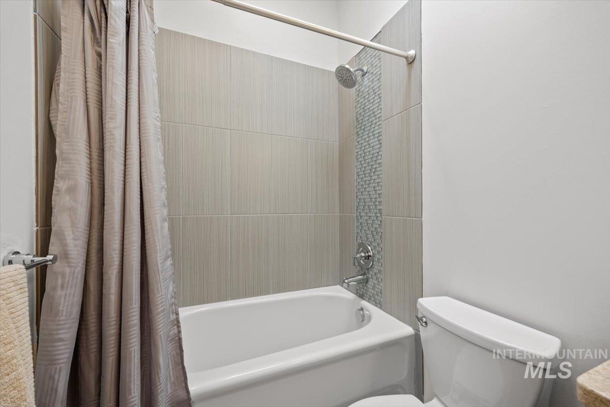 925 Iowa Property Photo 20