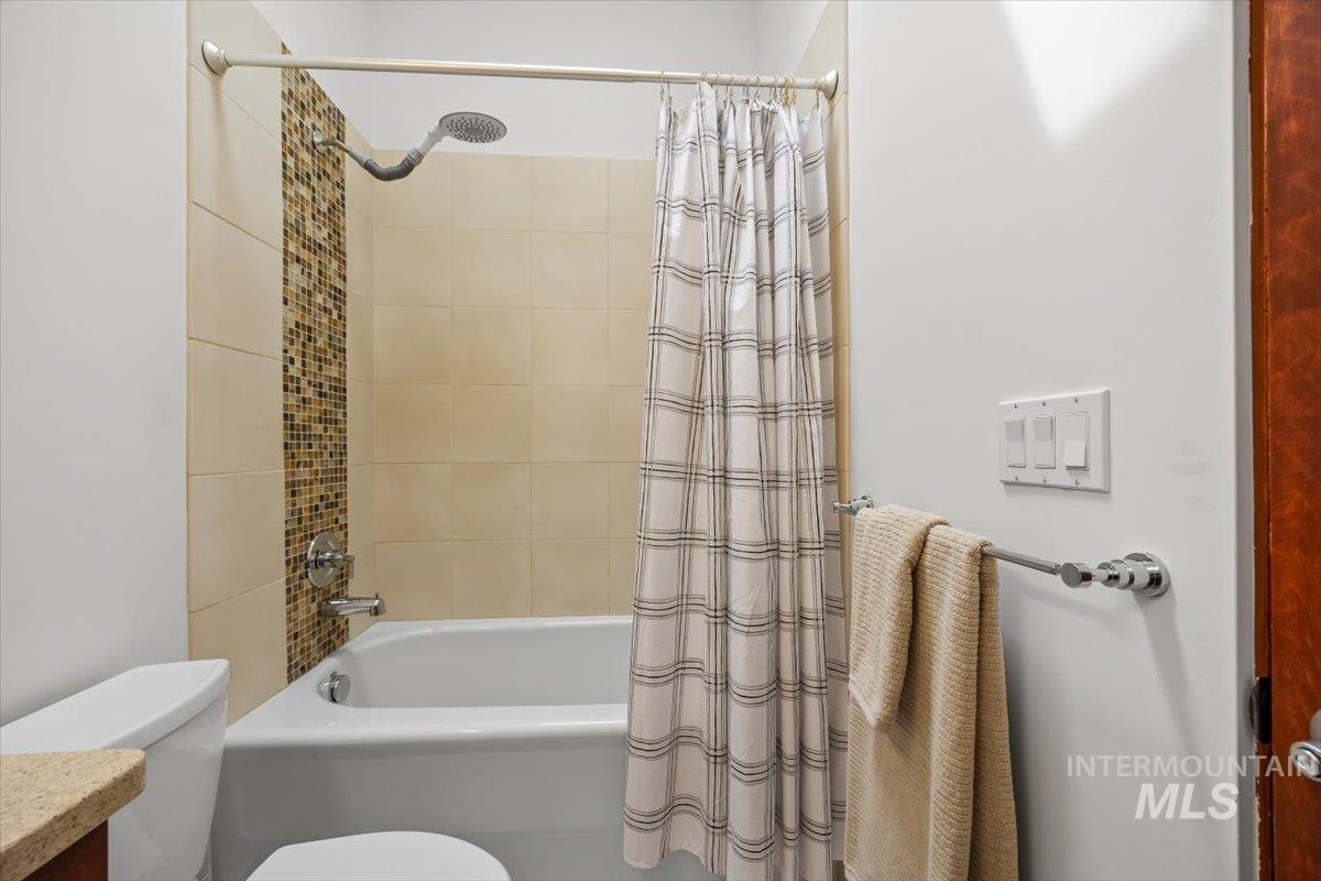 925 Iowa Property Photo 25