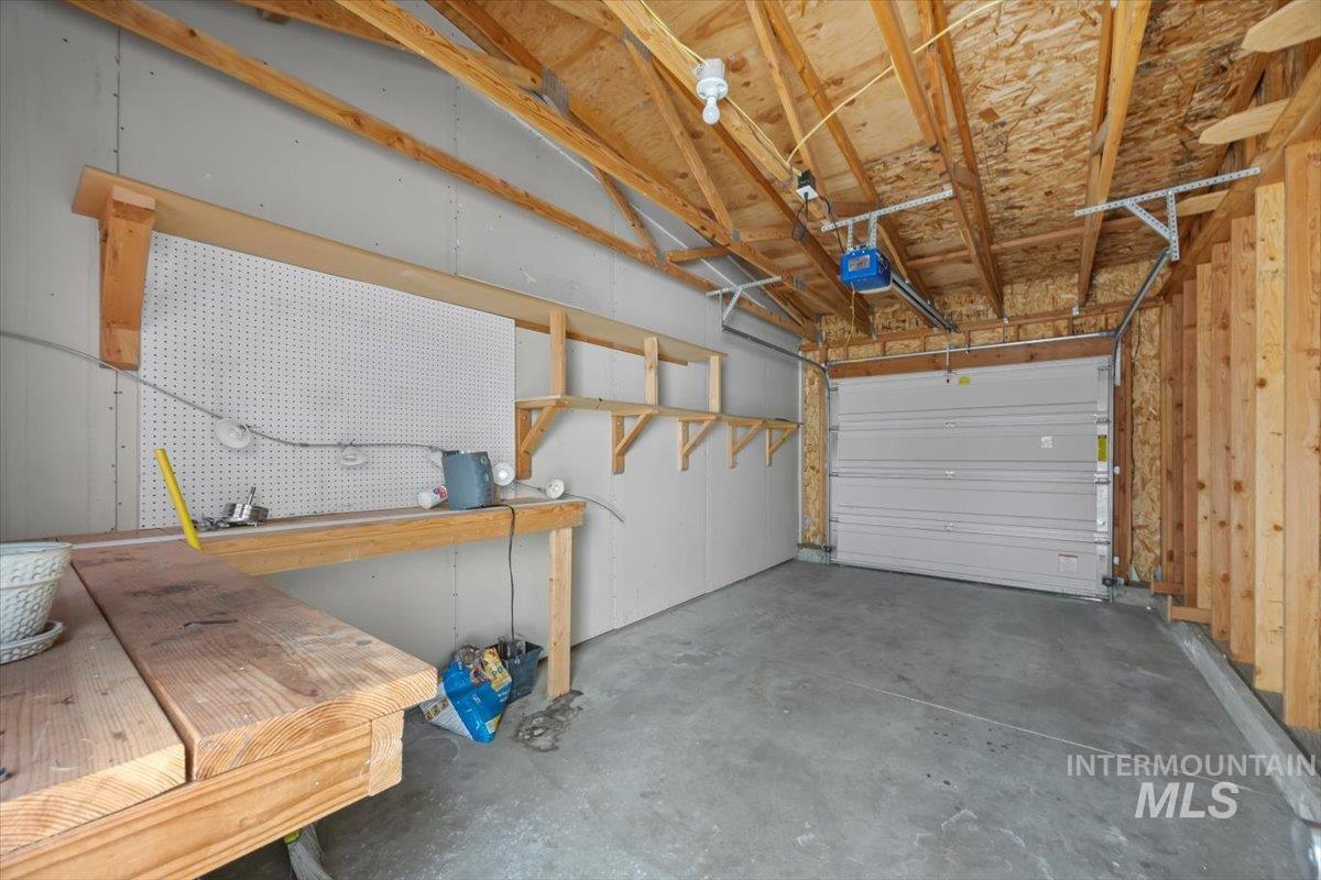 925 Iowa Property Photo 31