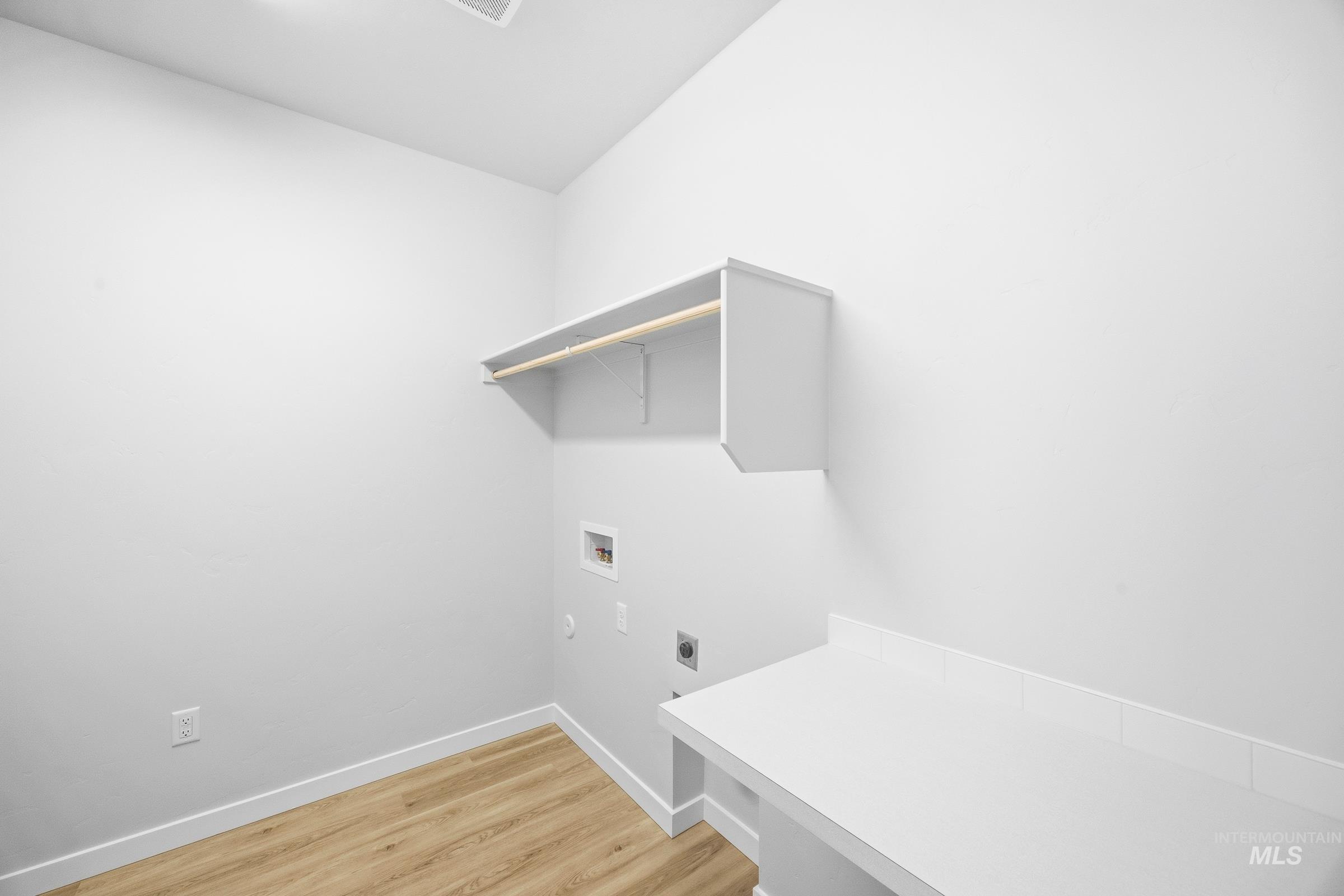 525 Waverly Ave Property Photo 12