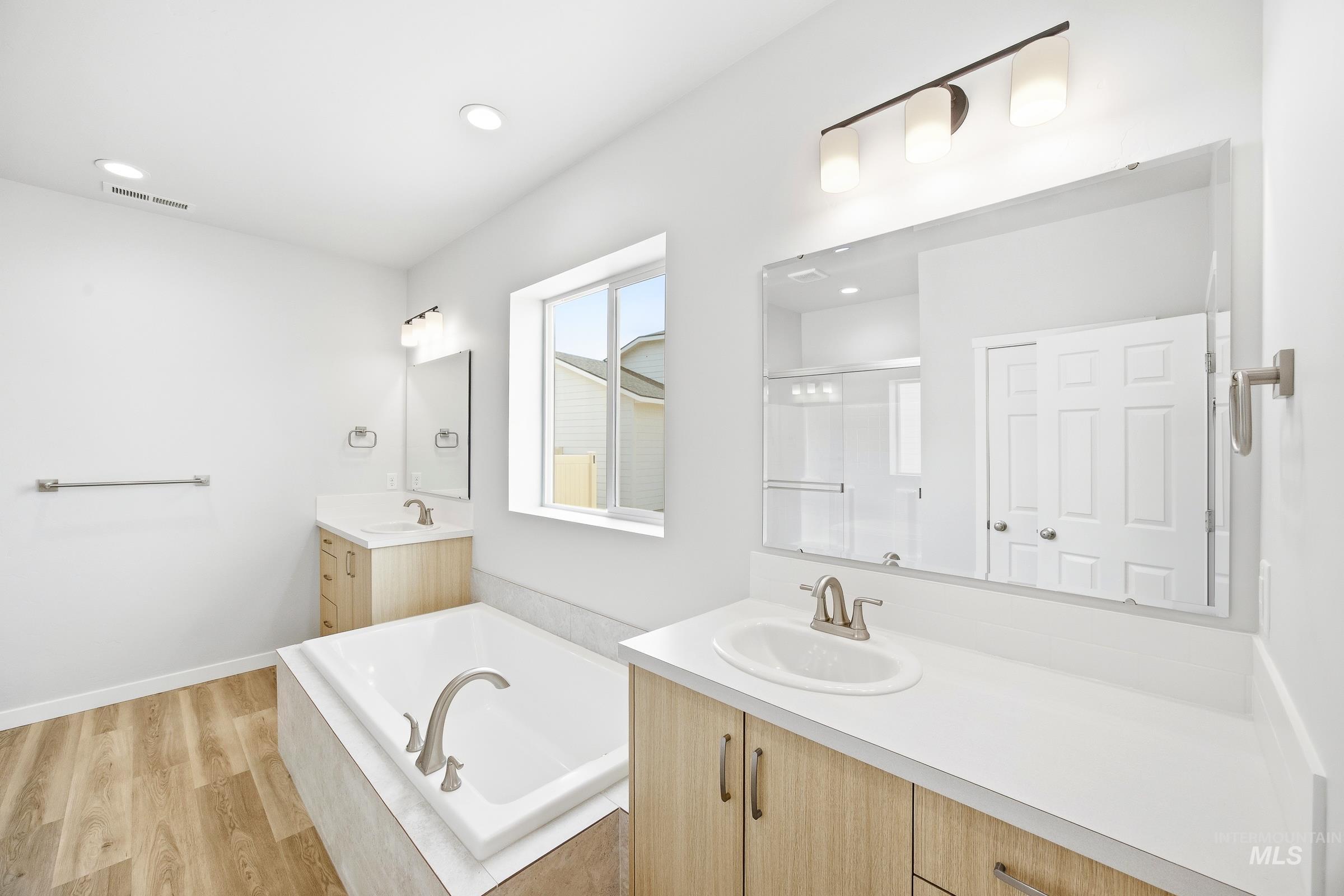 525 Waverly Ave Property Photo 16