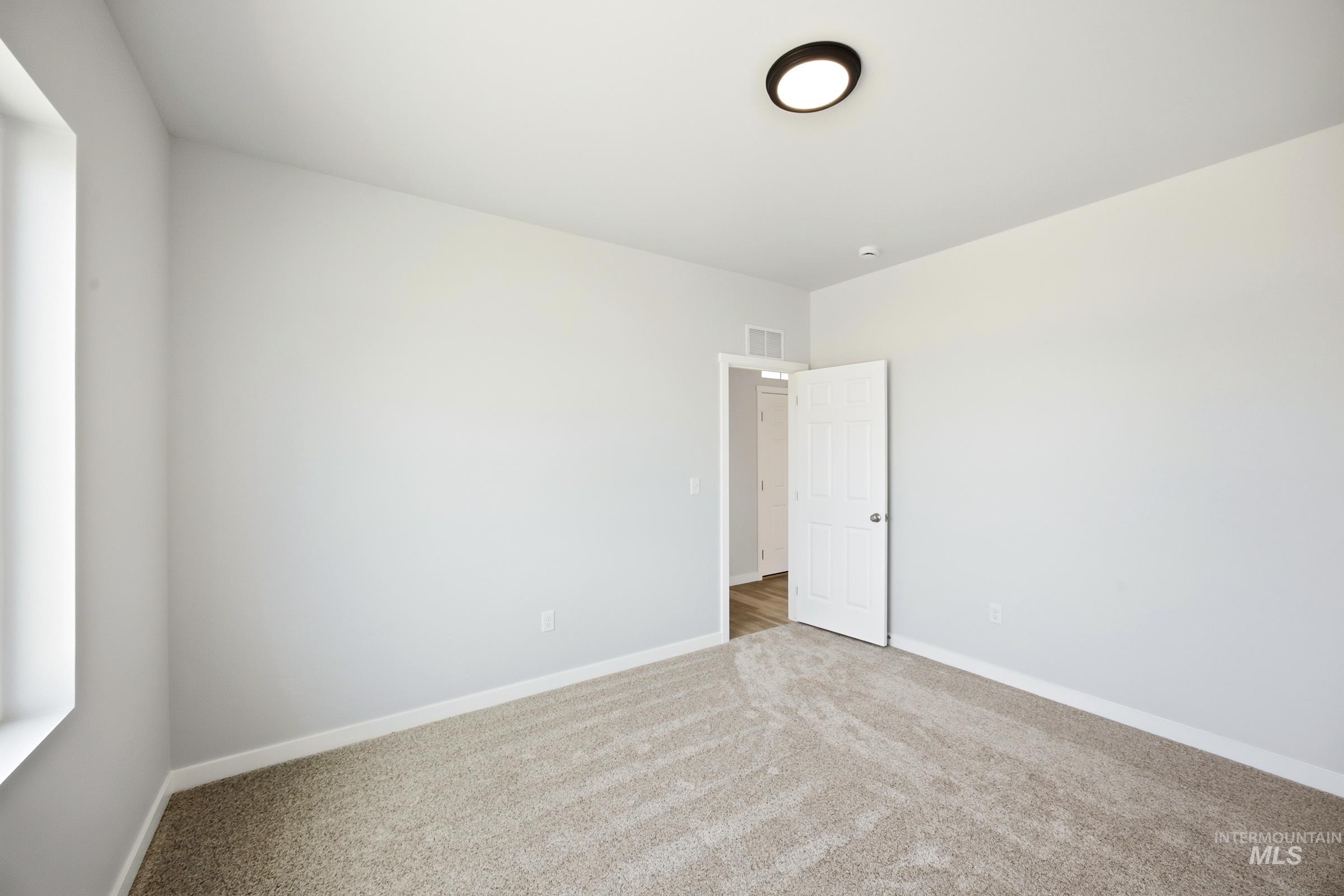 525 Waverly Ave Property Photo 23