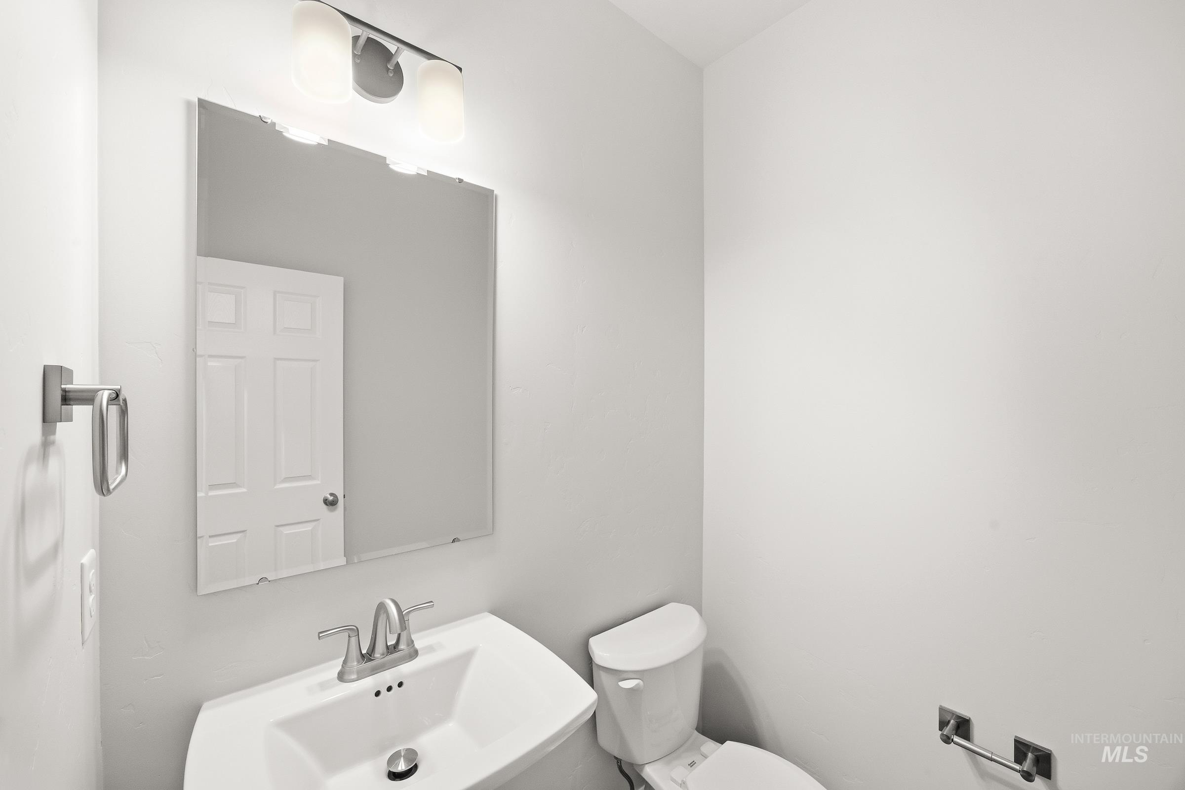 525 Waverly Ave Property Photo 27