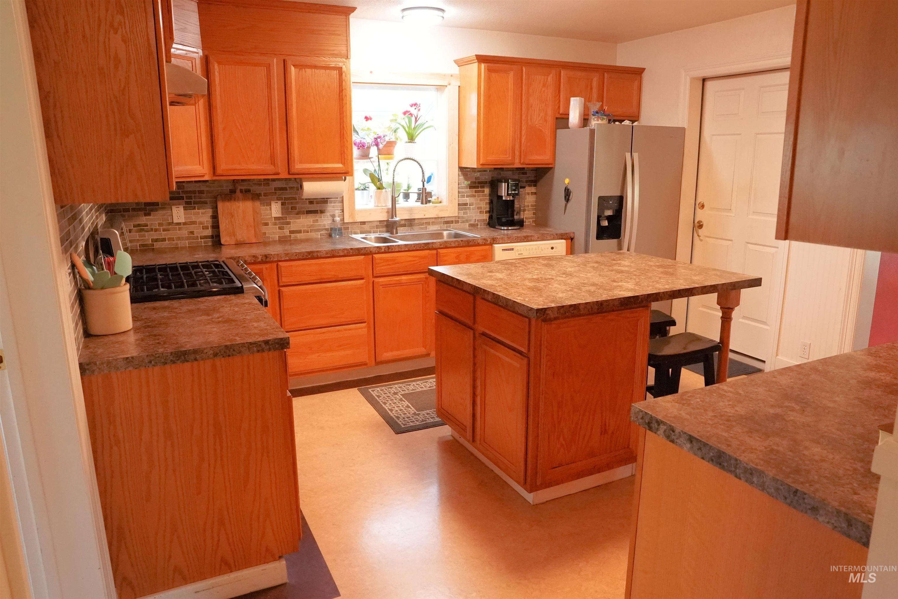 221 N Union St. Property Photo 14