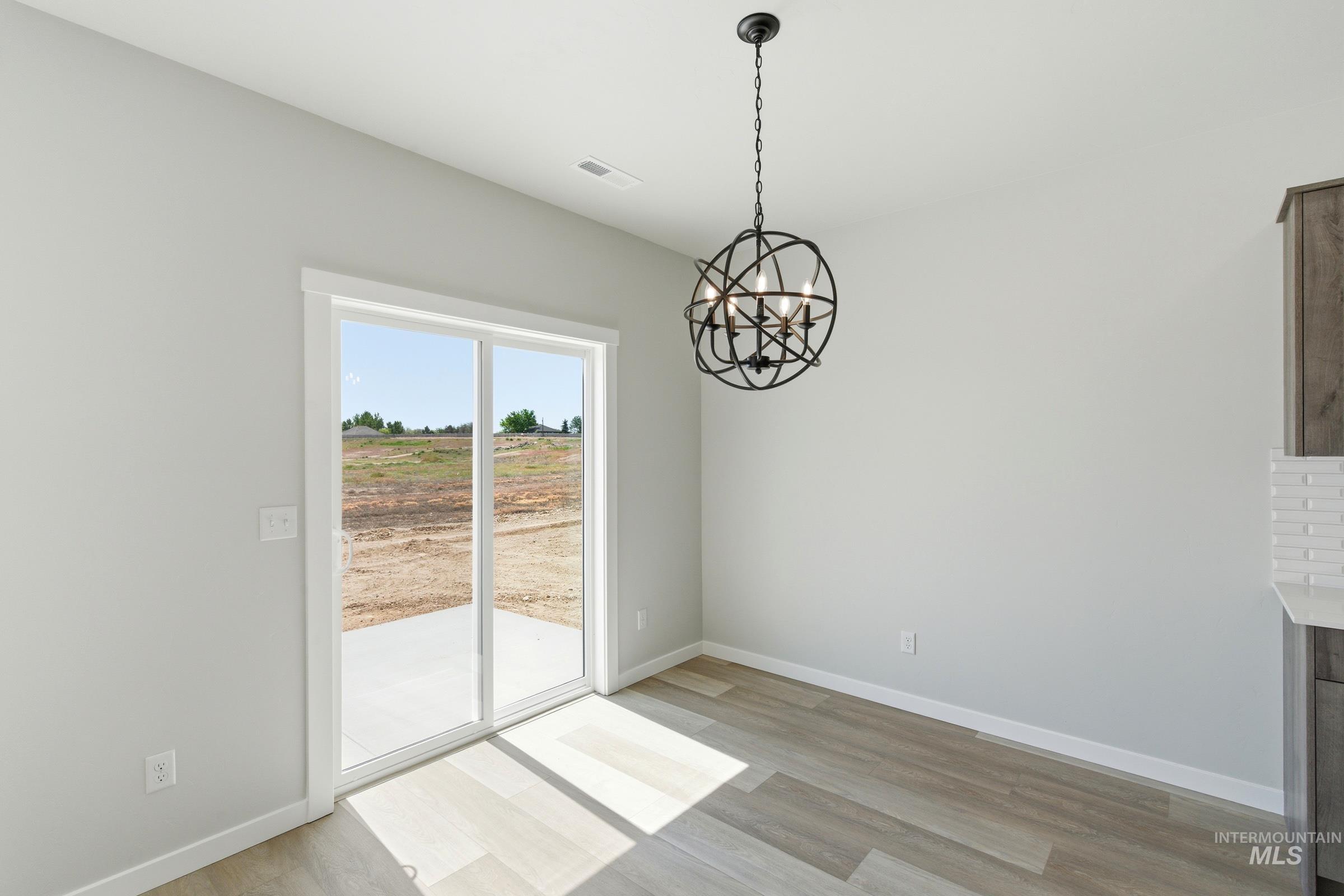2138 S Border Way Property Photo 7