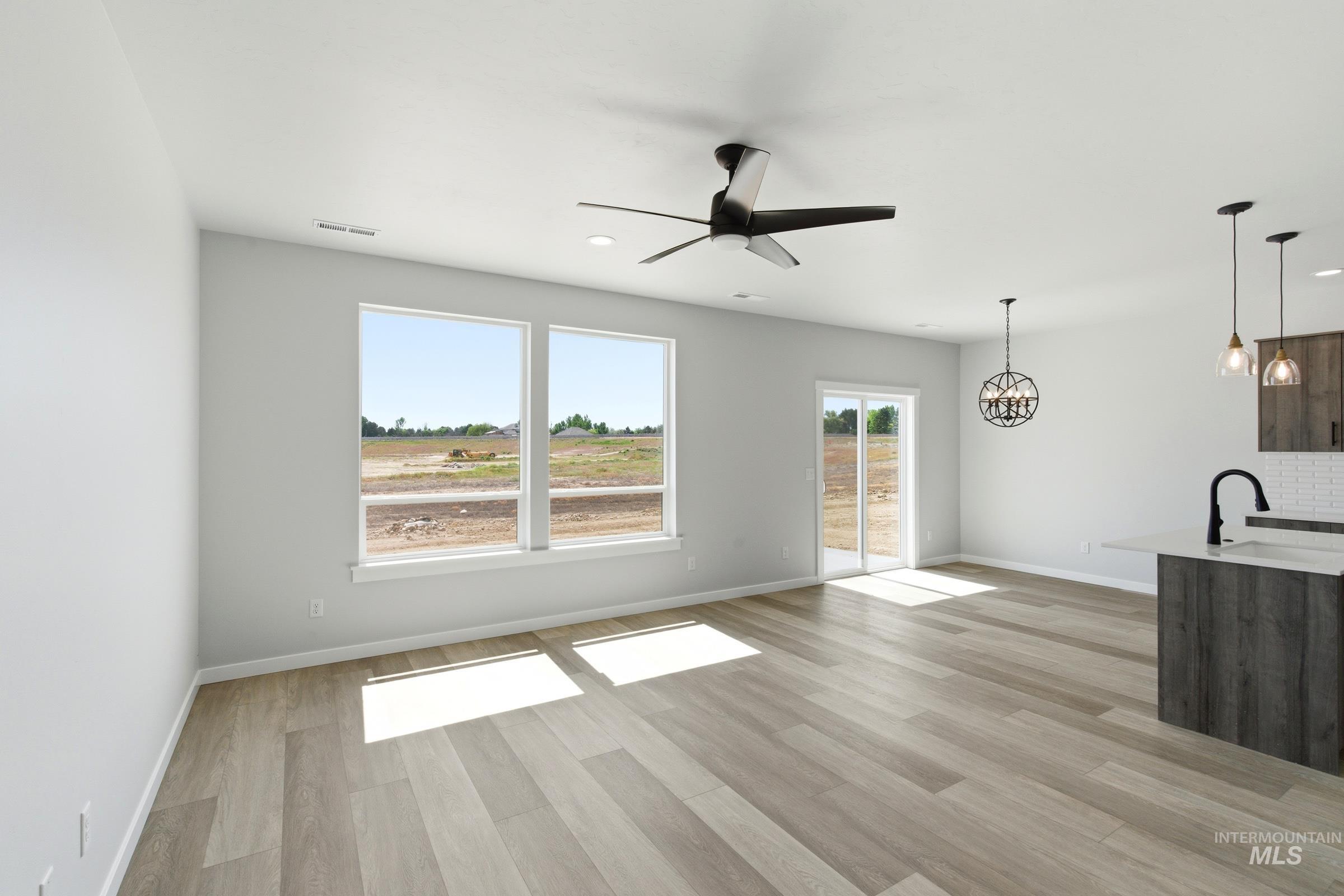 2138 S Border Way Property Photo 9