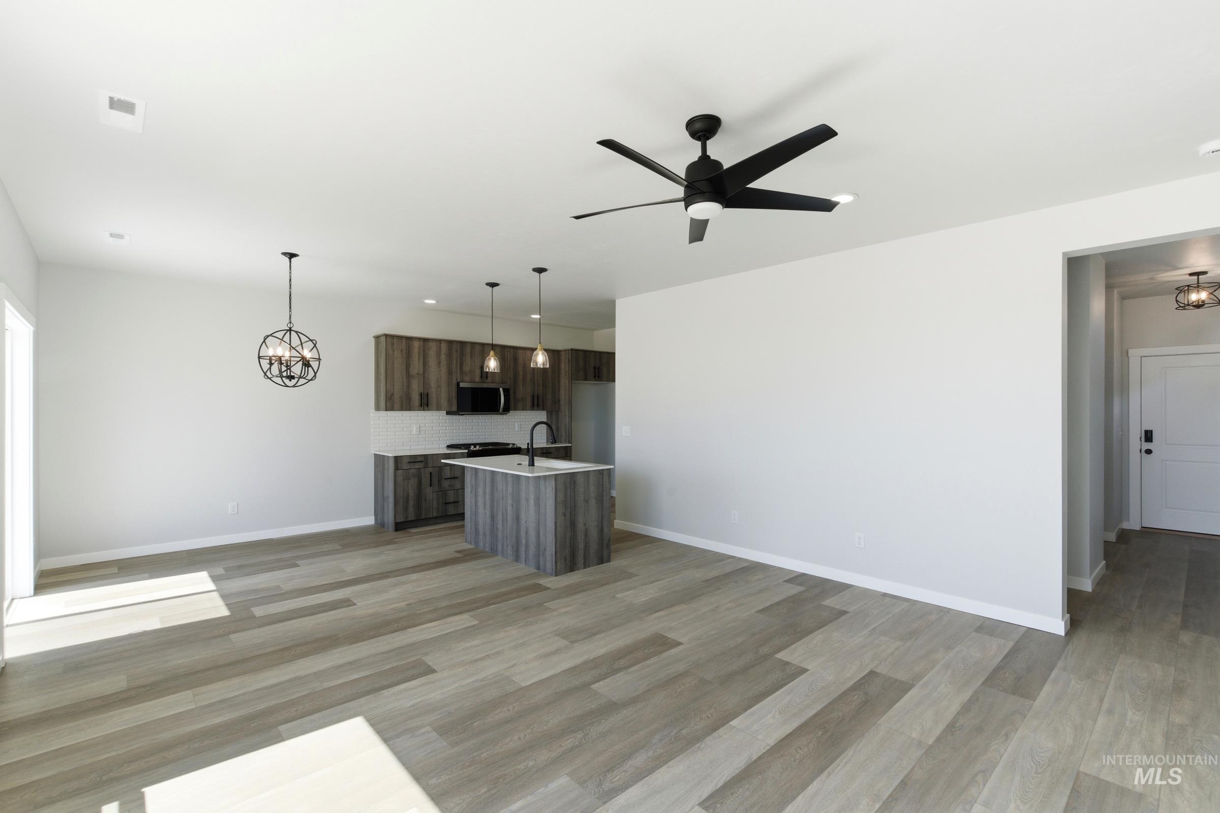 2138 S Border Way Property Photo 10