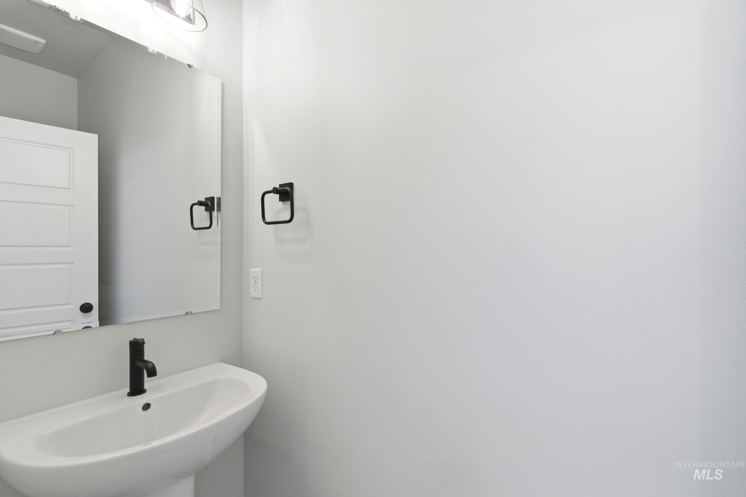2138 S Border Way Property Photo 11