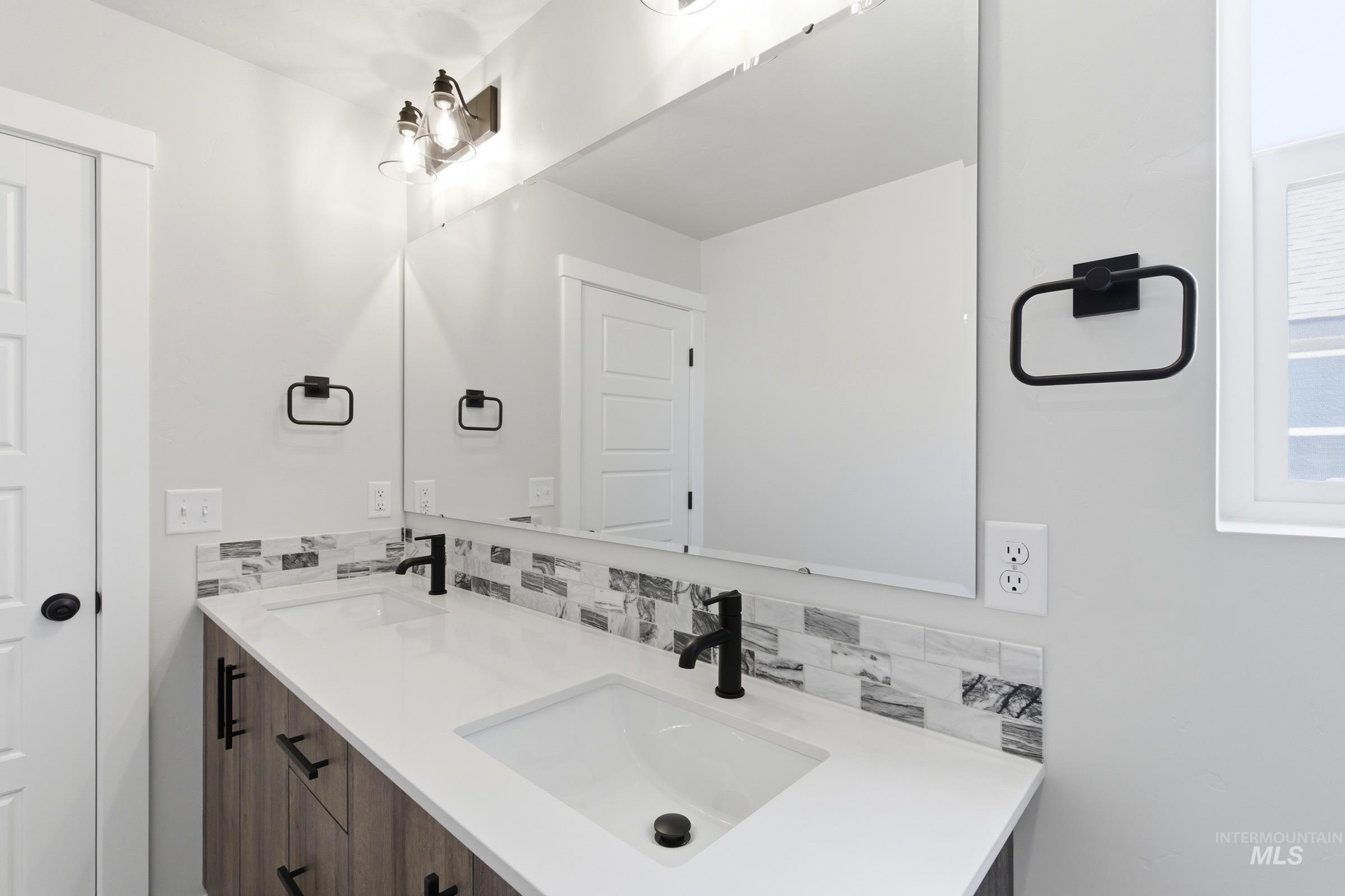 2138 S Border Way Property Photo 23