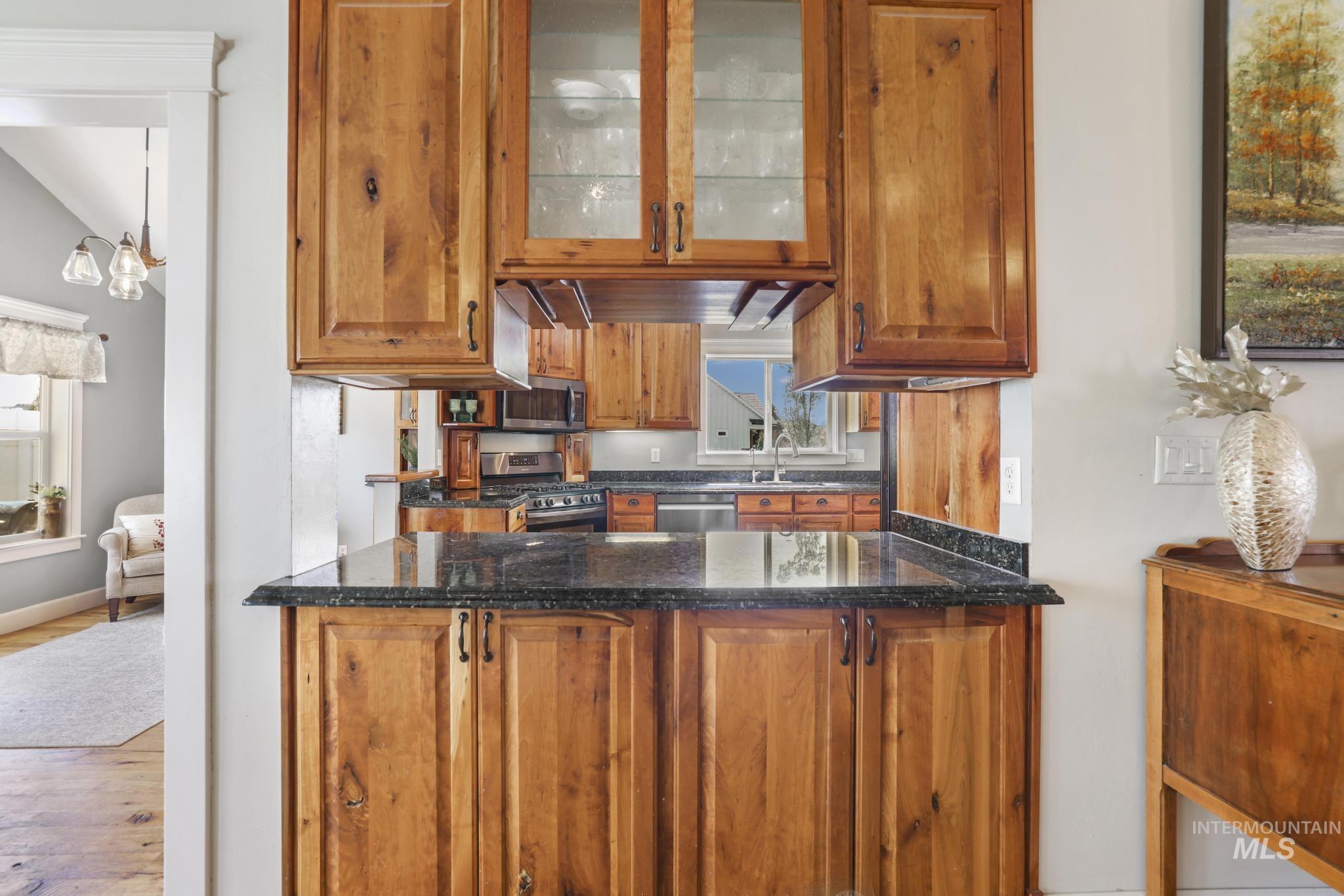 1111 Cole St Property Photo 7