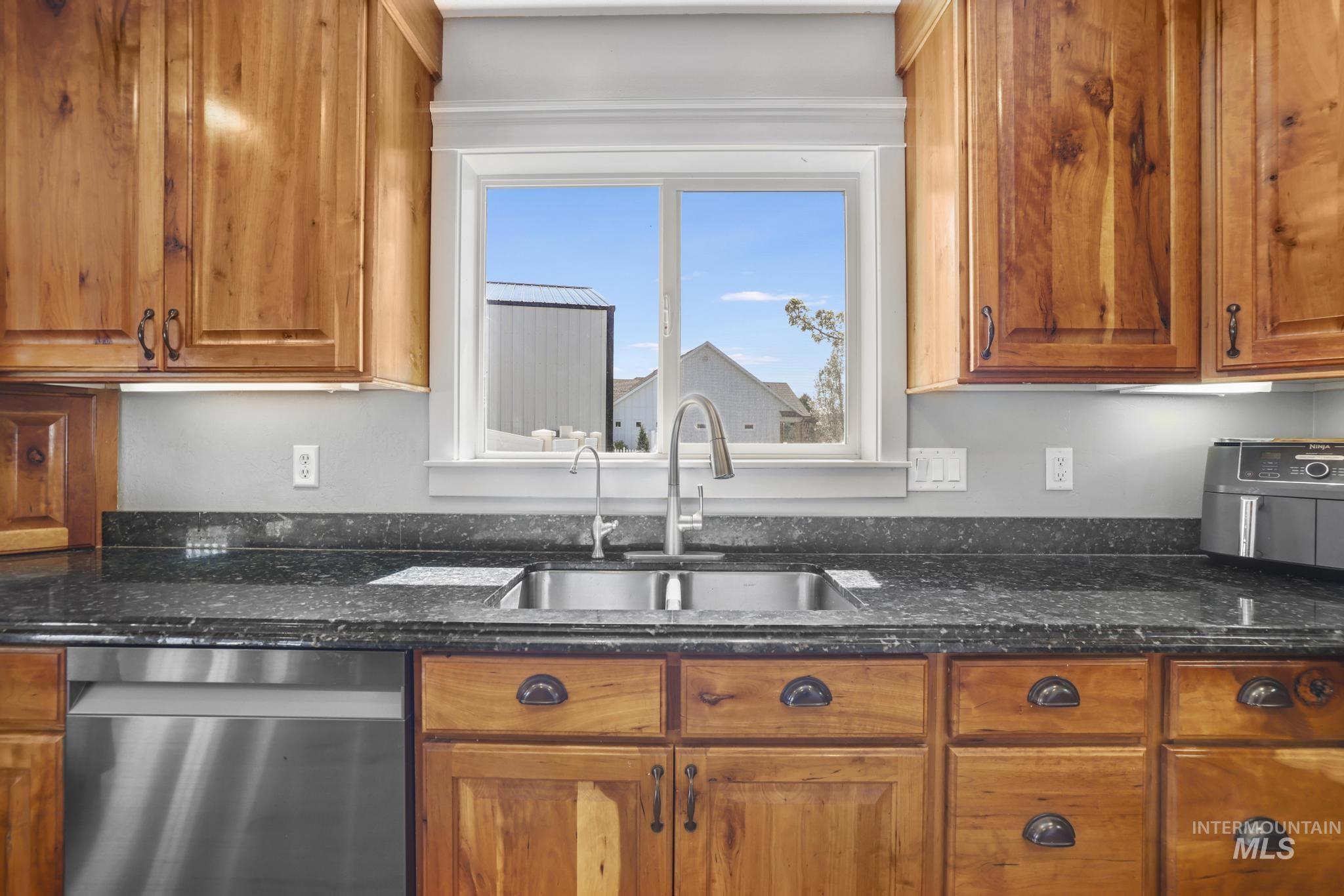 1111 Cole St Property Photo 12