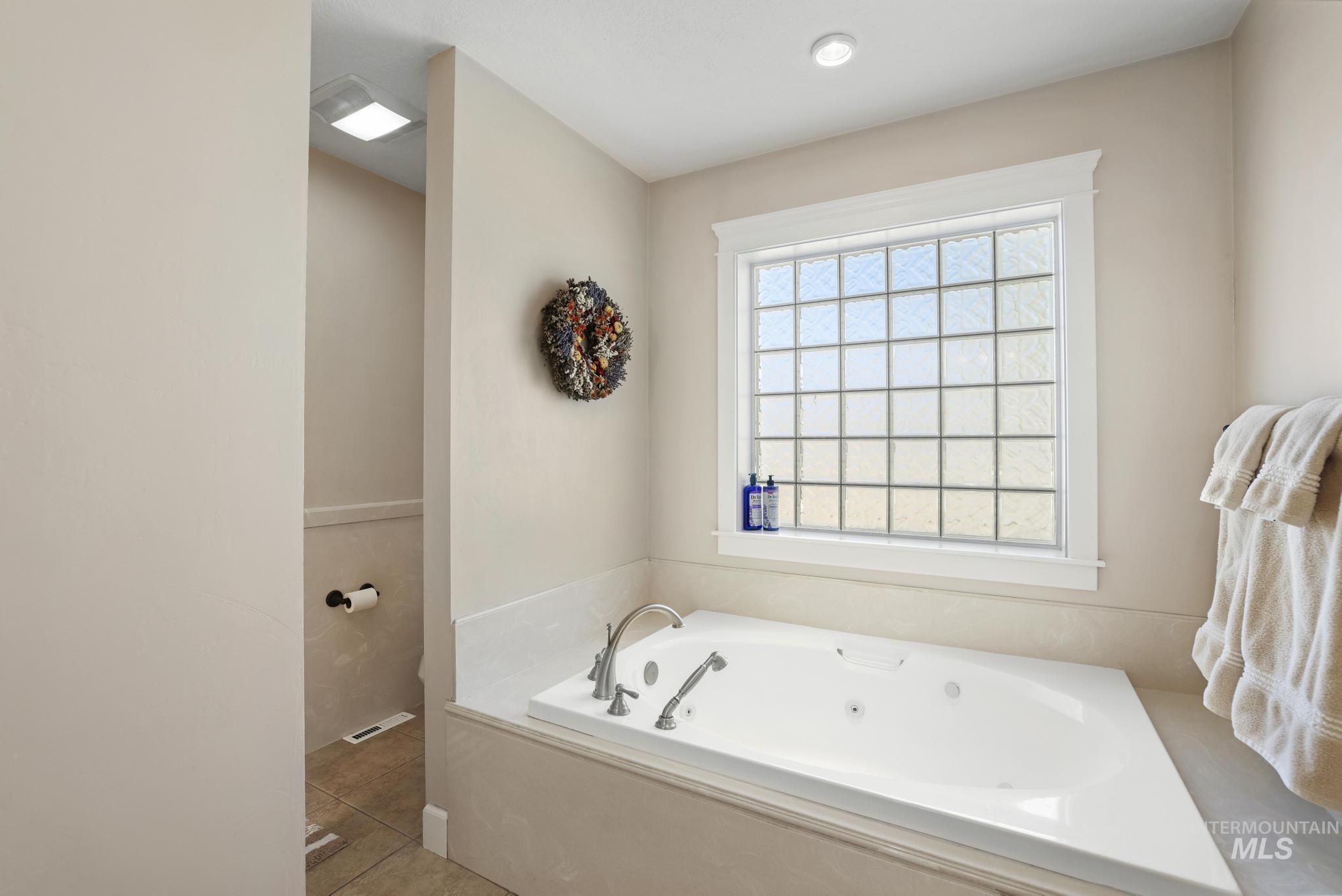 1111 Cole St Property Photo 22