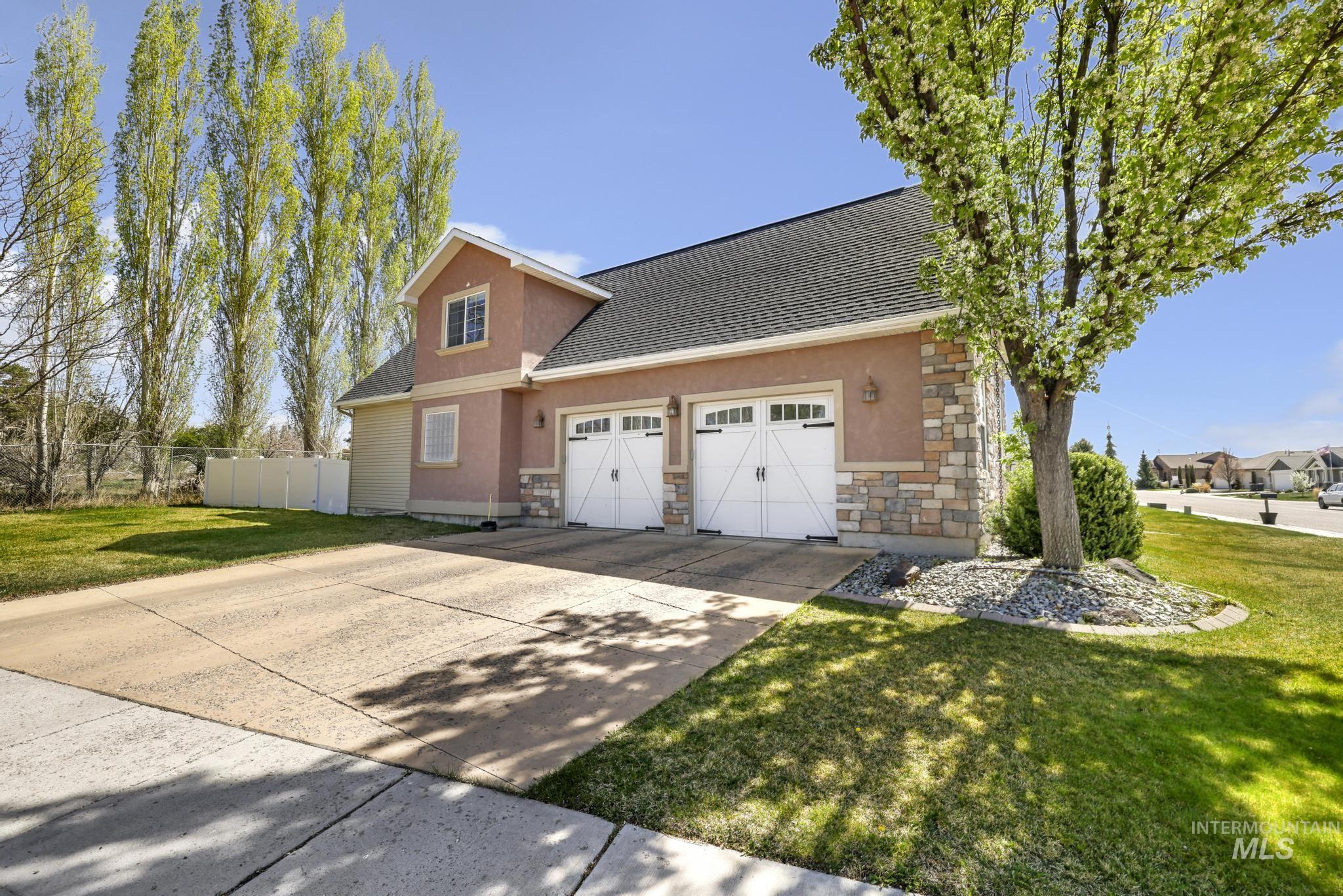 1111 Cole St Property Photo 43