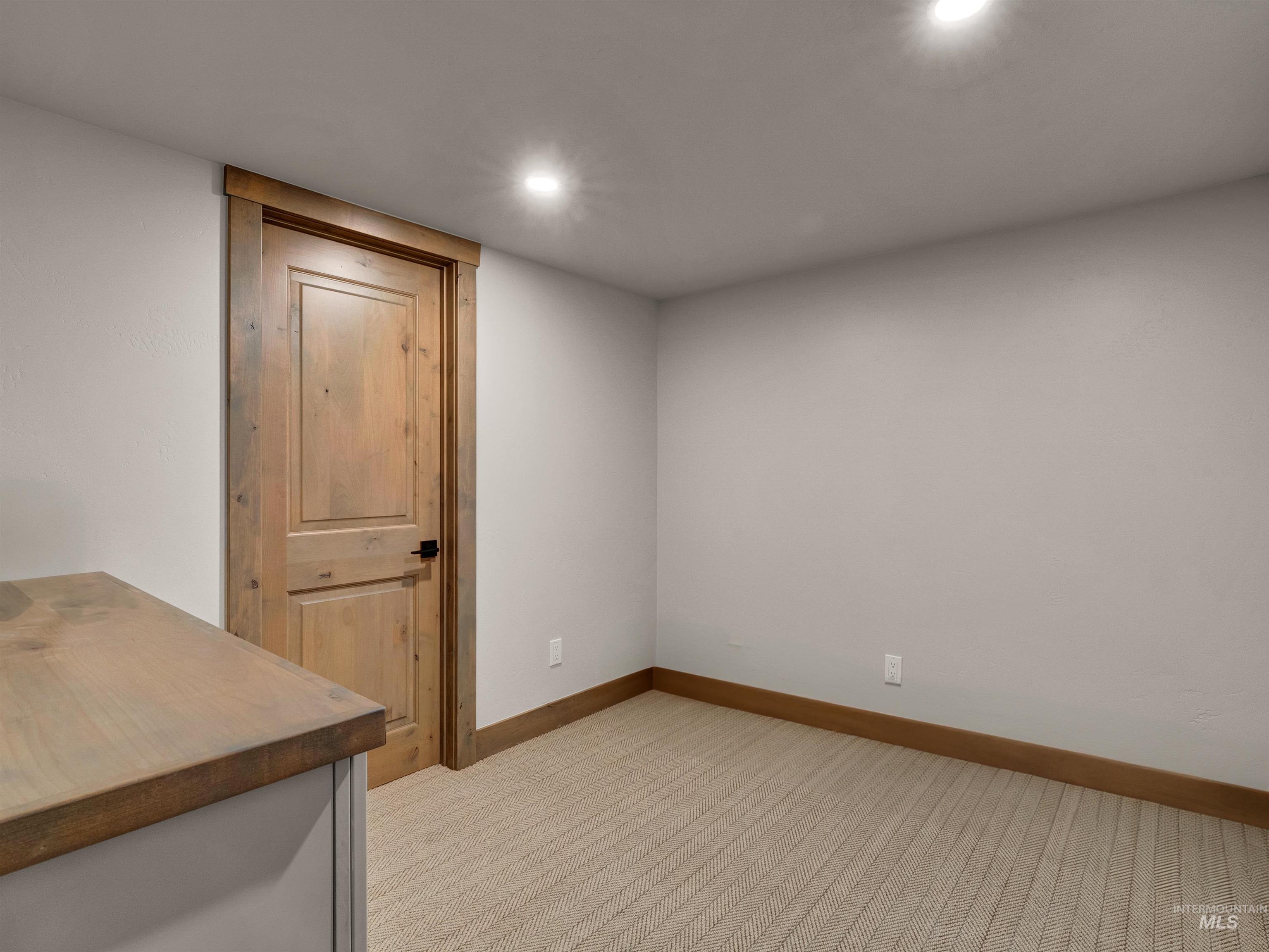 1241 Herrick St Property Photo 28