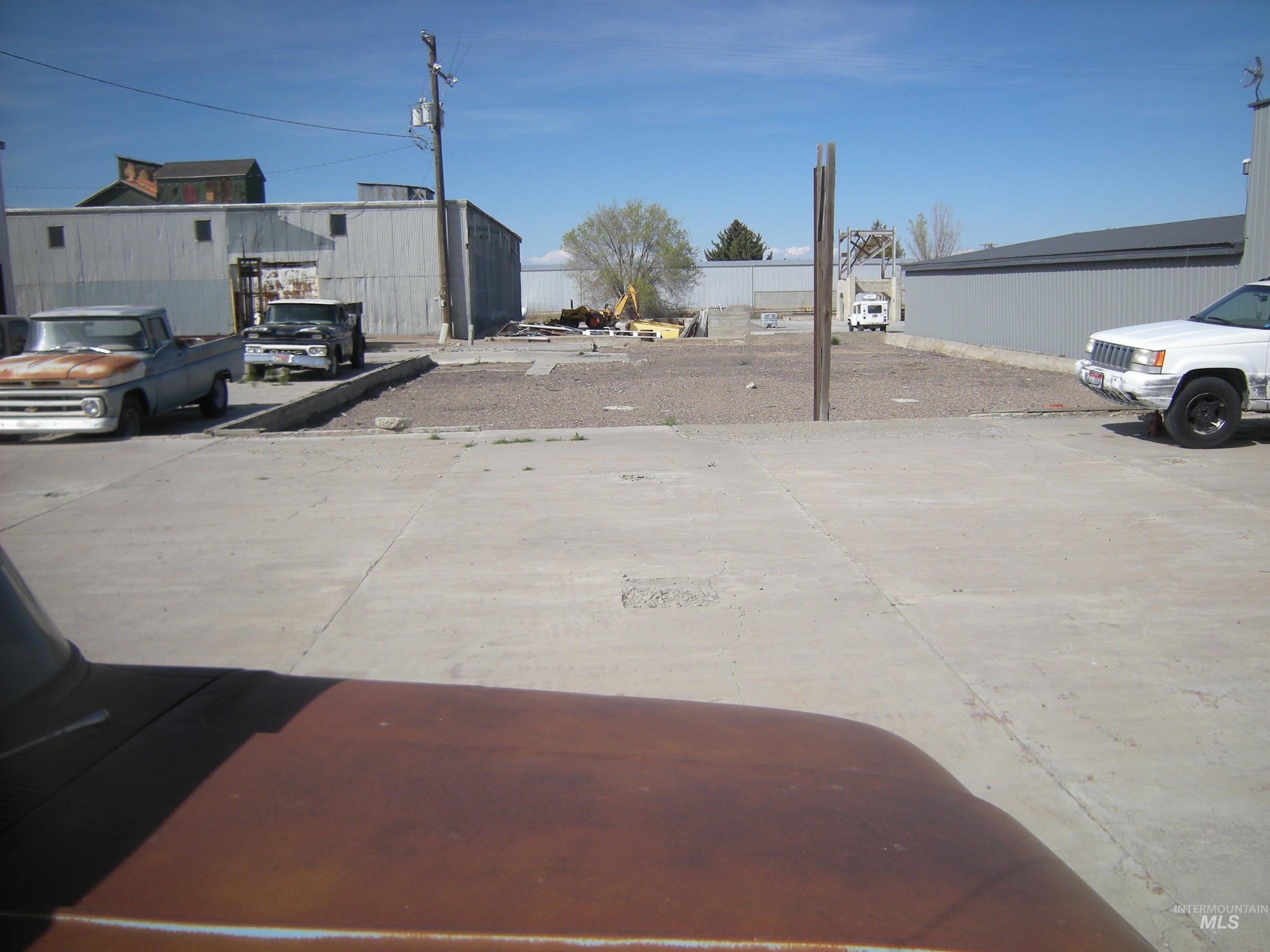 Appr 403 Main St (lots 16,17, 18 Blk 5) Property Photo 2