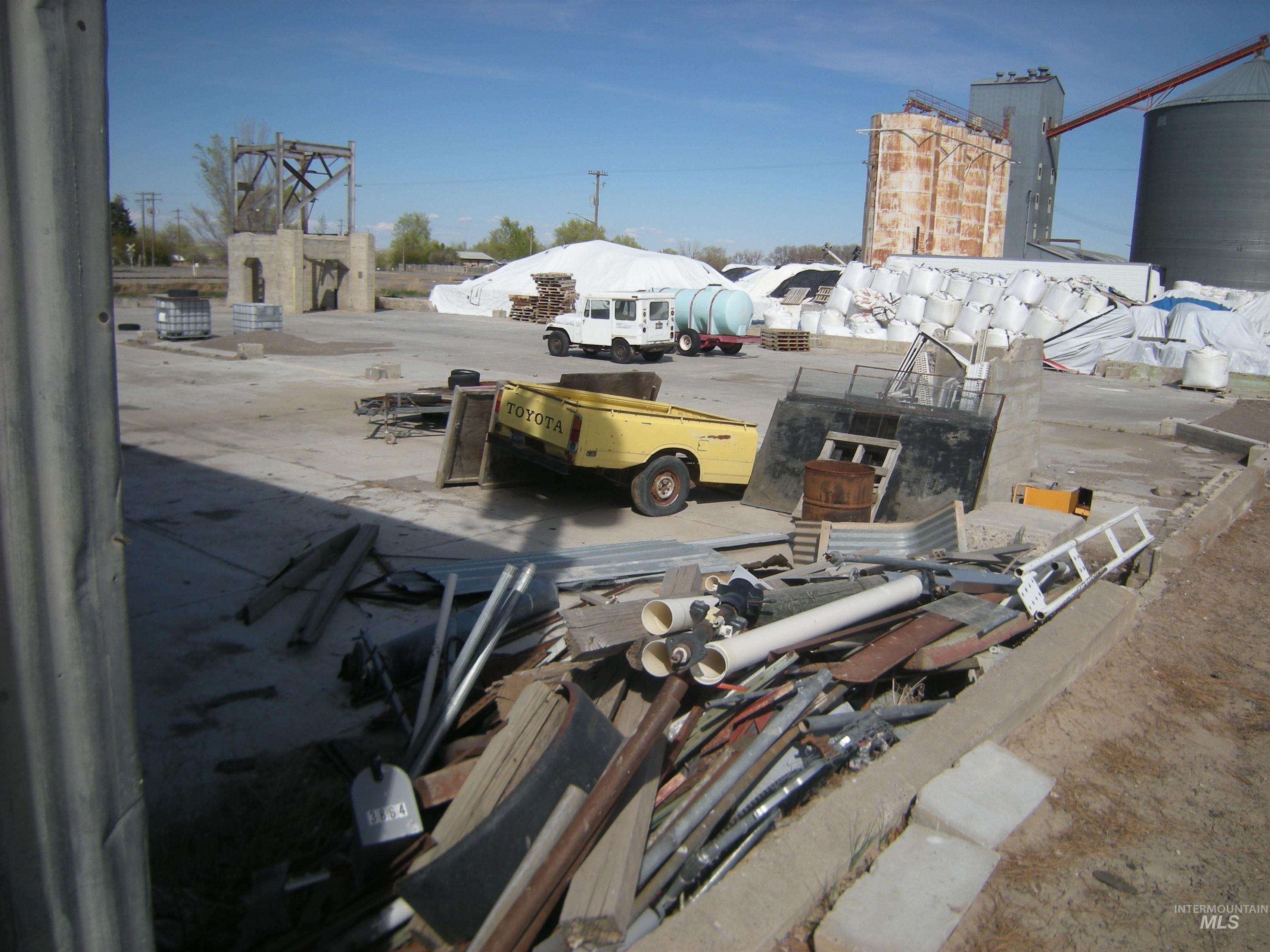 Appr 400 Railroad St. Lots 1-12, Blk 5 Property Photo 9