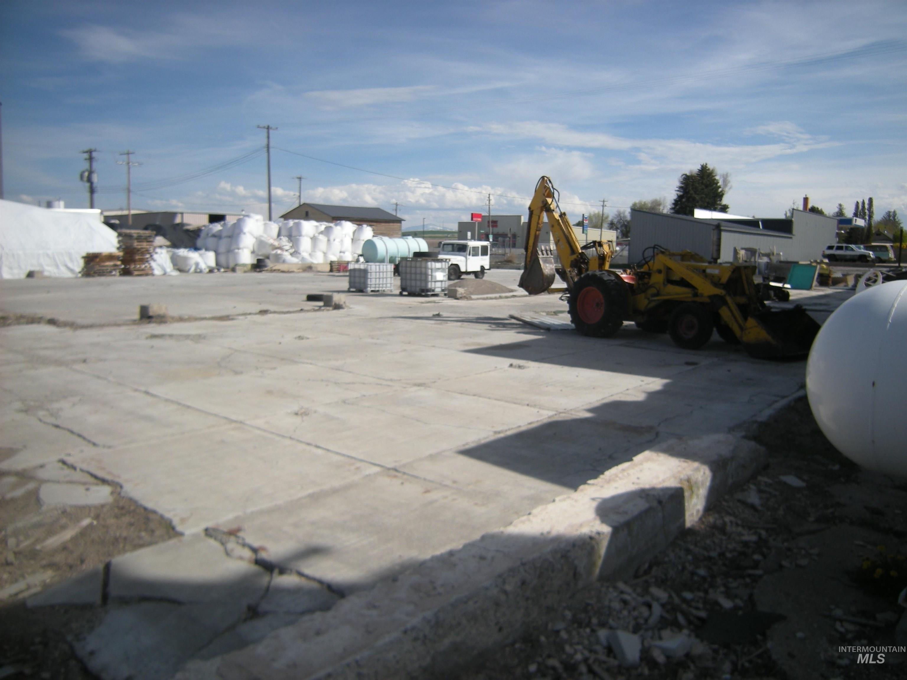 Appr. 400 Railroad St Property Photo 3