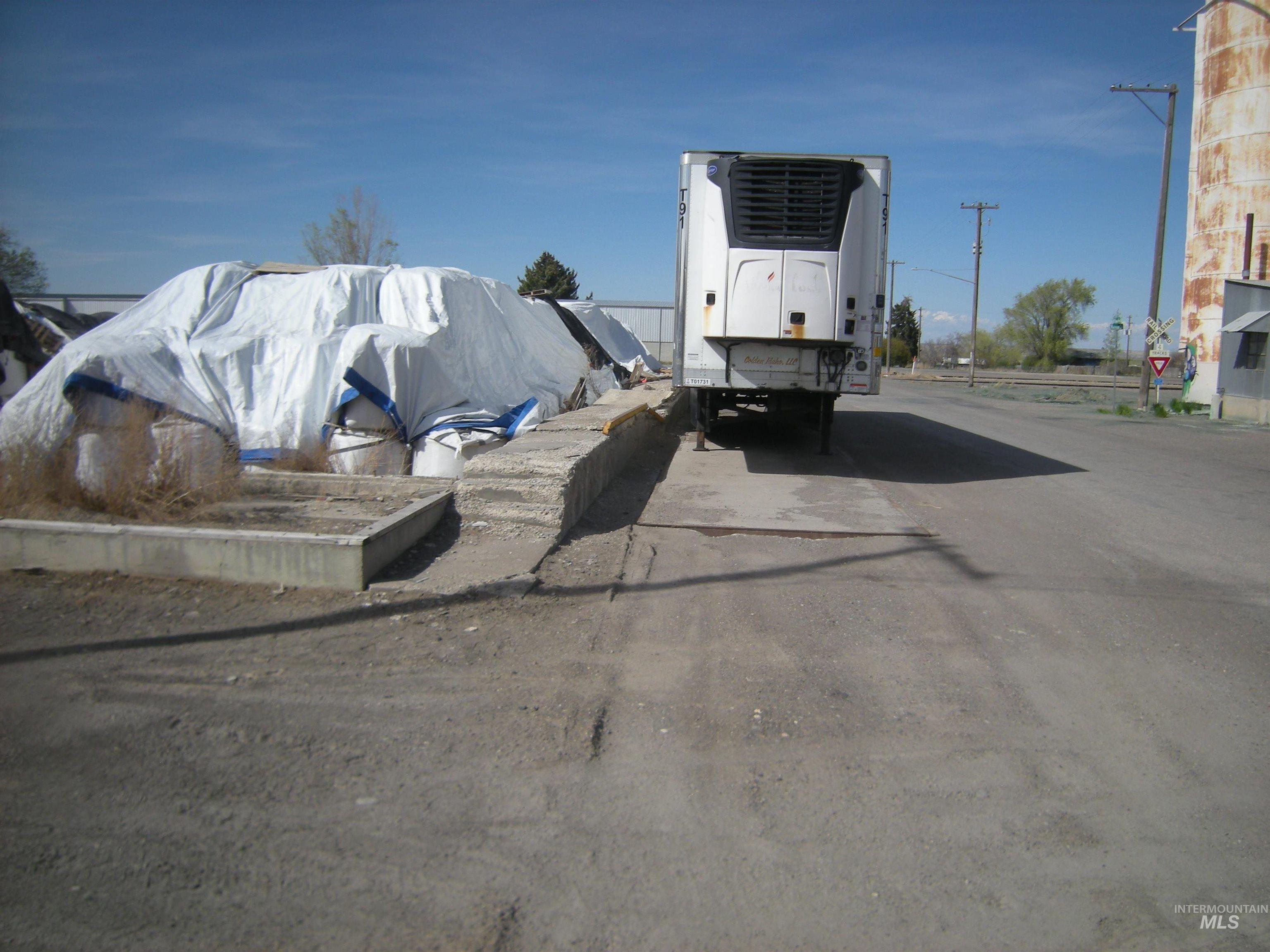 Appr. 400 Railroad St Property Photo 5
