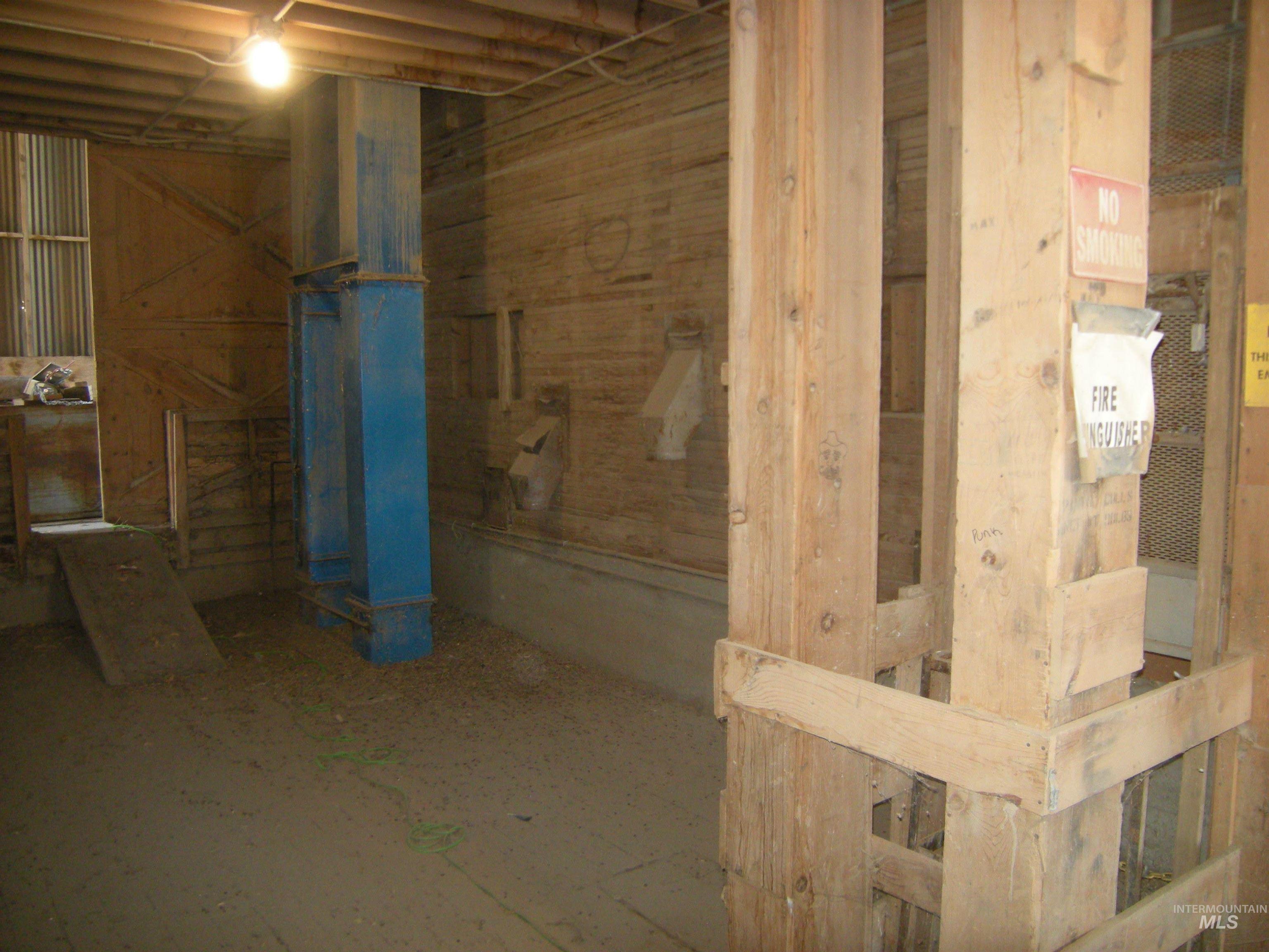 Appr. 401 Main St. Property Photo 17