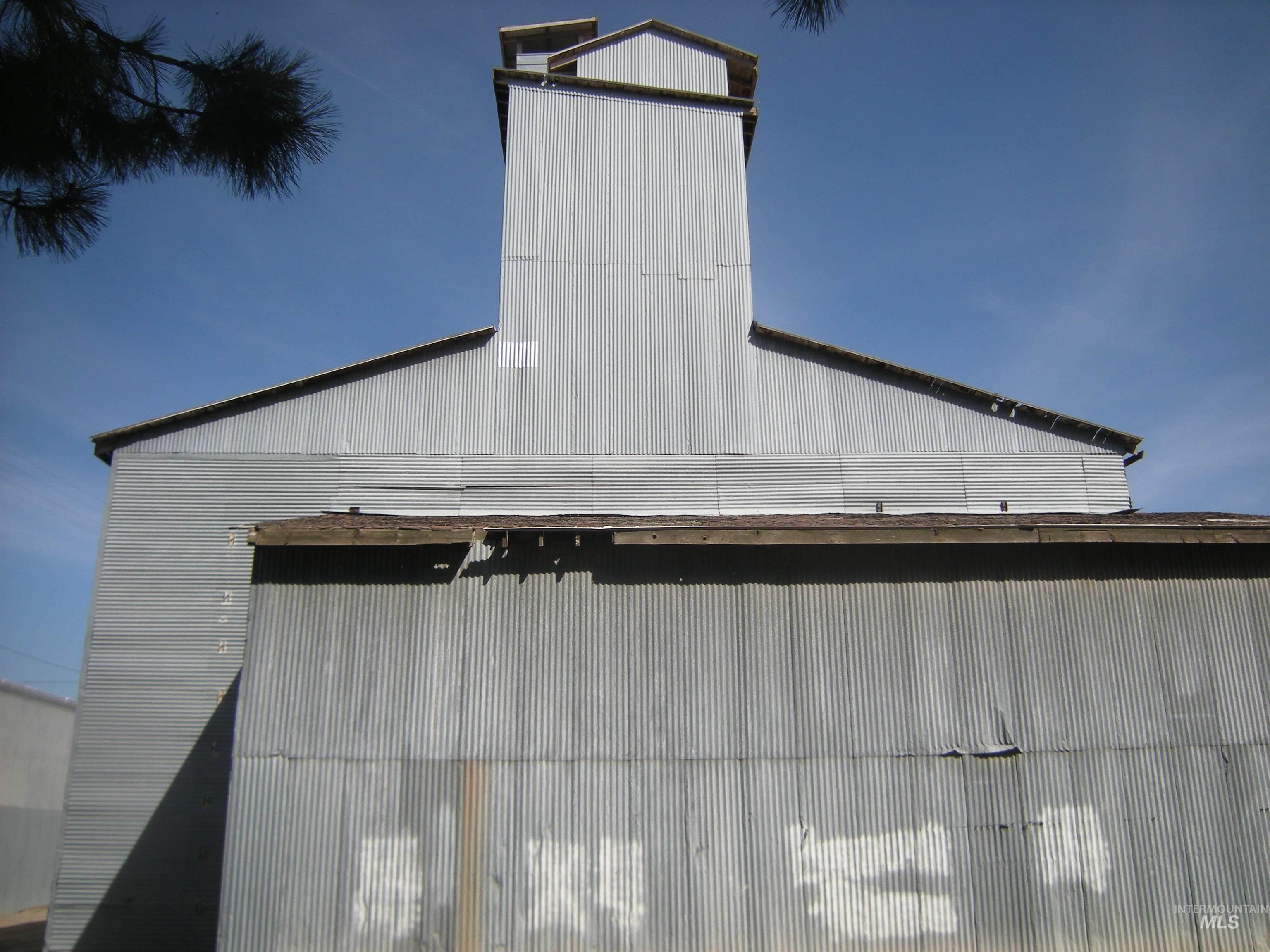 Appr. 401 Main St. Property Photo 22